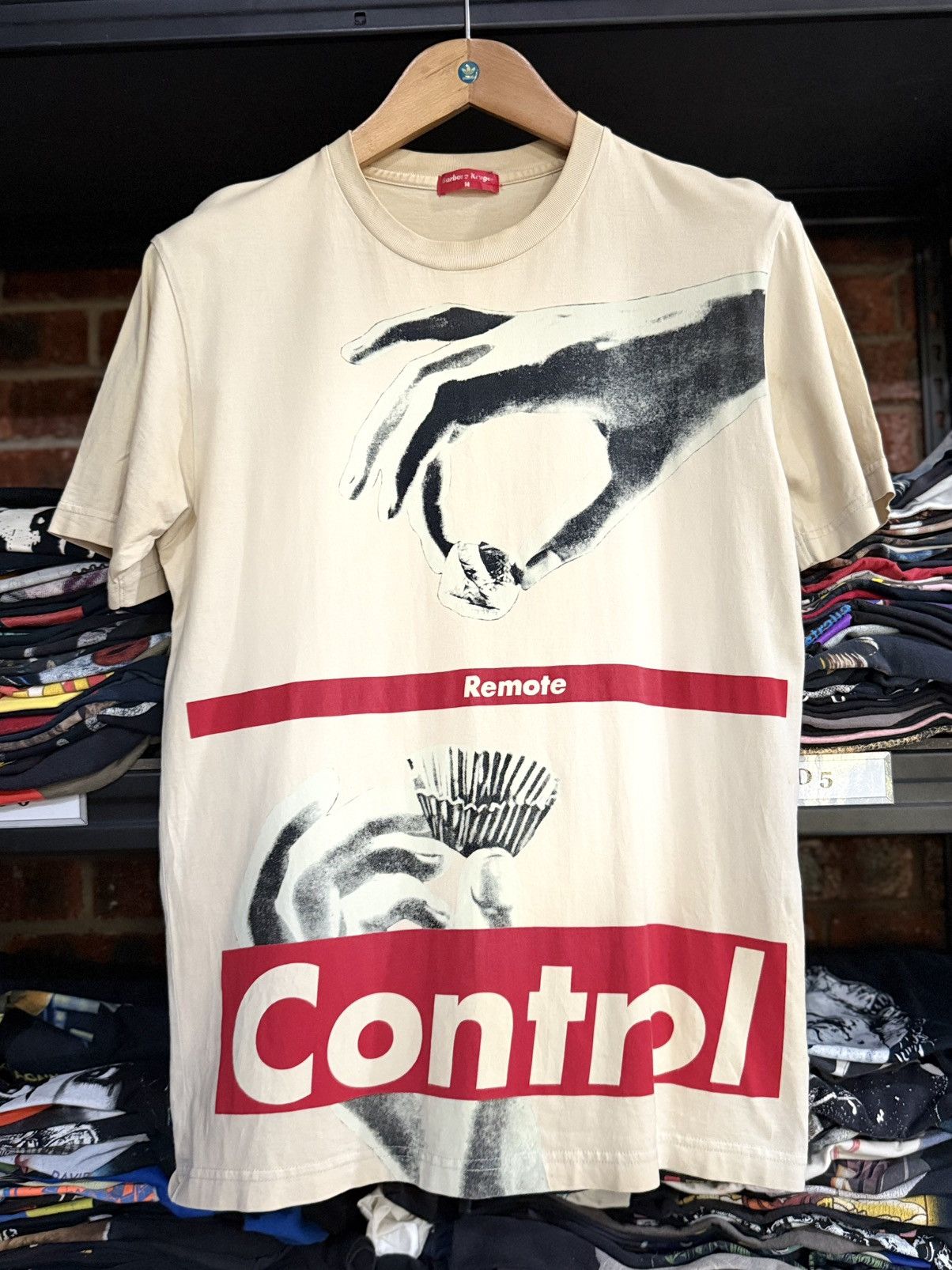 Barbara Kruger Vintage Barbara Kruger Remote Control Faded Cream Tee Size US M / EU 48-50 / 2 - 1 Thumbnail