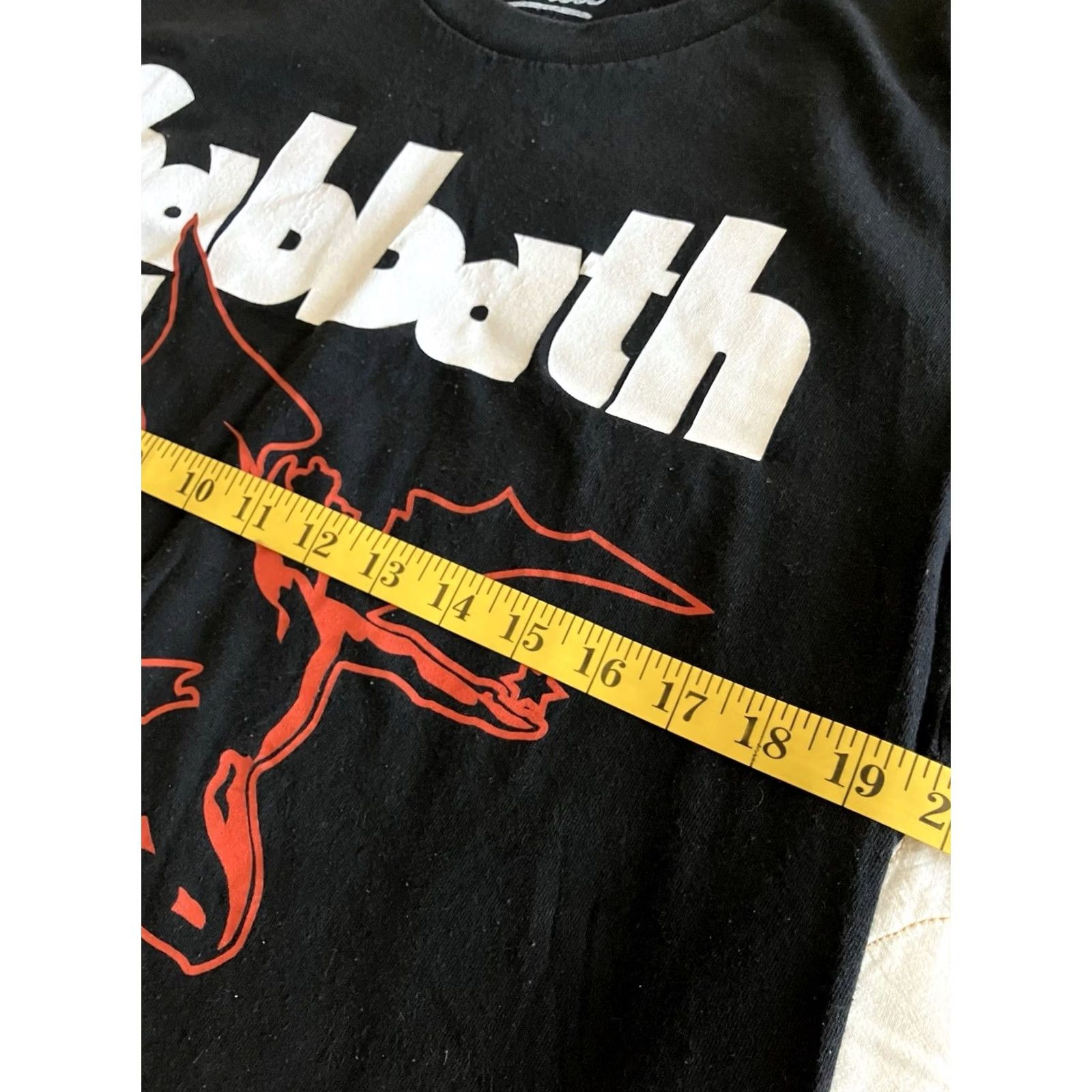 Bravado VINTAGE Bravado Black Sabbath Creature T Shirt Mens Rock and Roll Music 2017 Band Tee Black Size US L / EU 52-54 / 3 - 5 Thumbnail