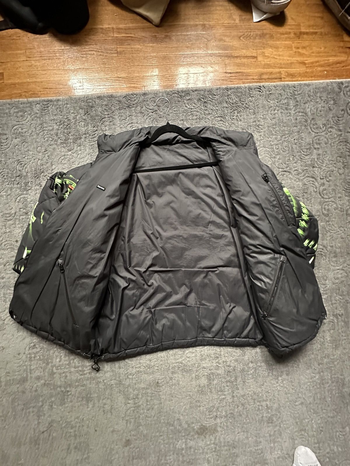 Supreme Supreme Watches Reversible Puffy Jacket 'Black' FW2020 Size US L / EU 52-54 / 3 - 5 Thumbnail