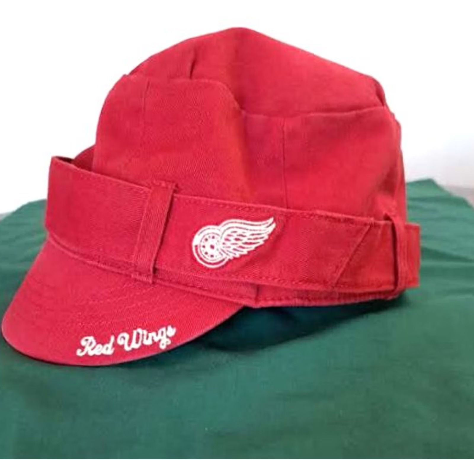 47 logo 47 Hat Womens 7 1/4 Red Pre Owned Woman Detroit Wings Fitted Cabbie Size ONE SIZE - 5 Thumbnail