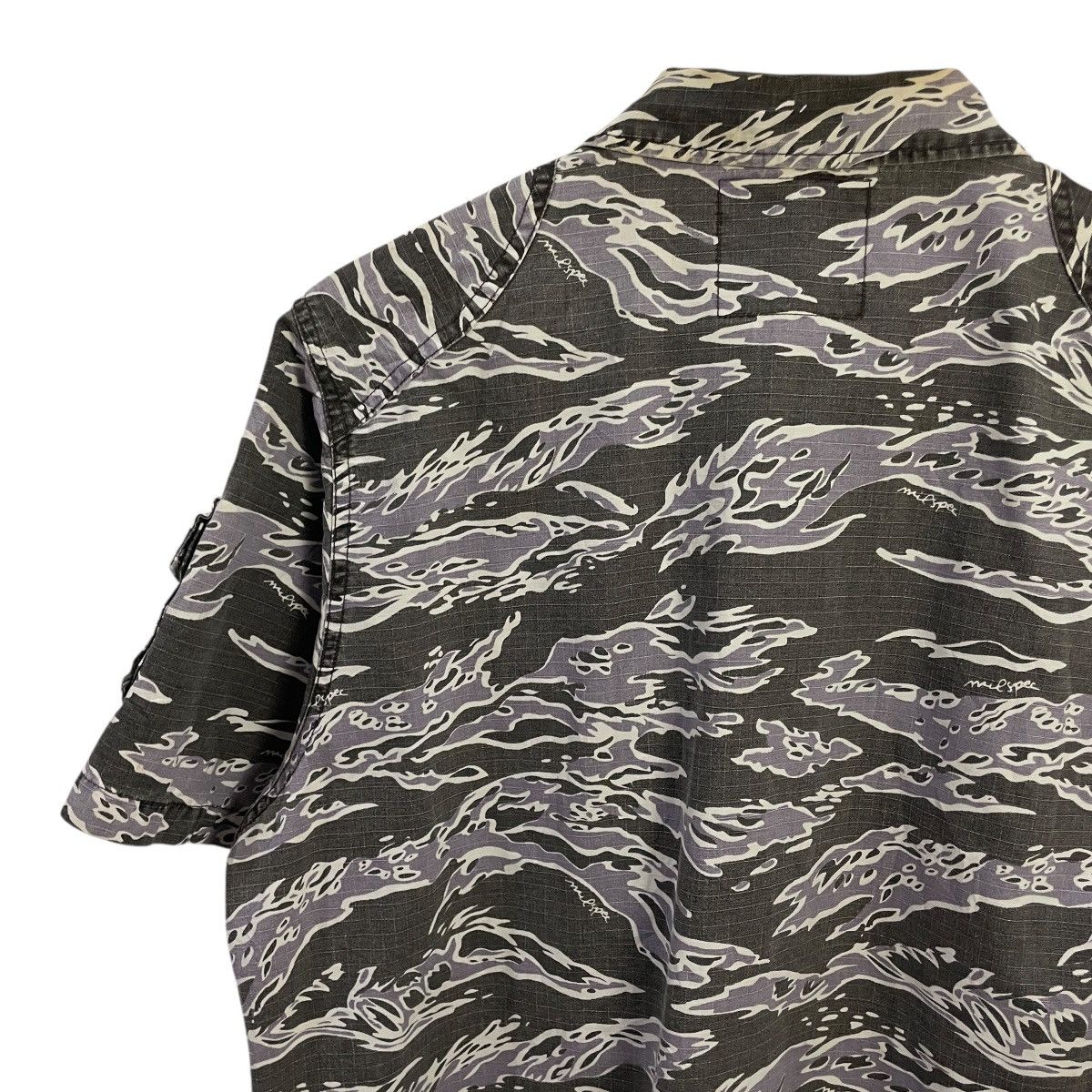Wtaps Vintage Wtaps Camorflage Collection Button Ups T-shirt Size US L / EU 52-54 / 3 - 12 Thumbnail