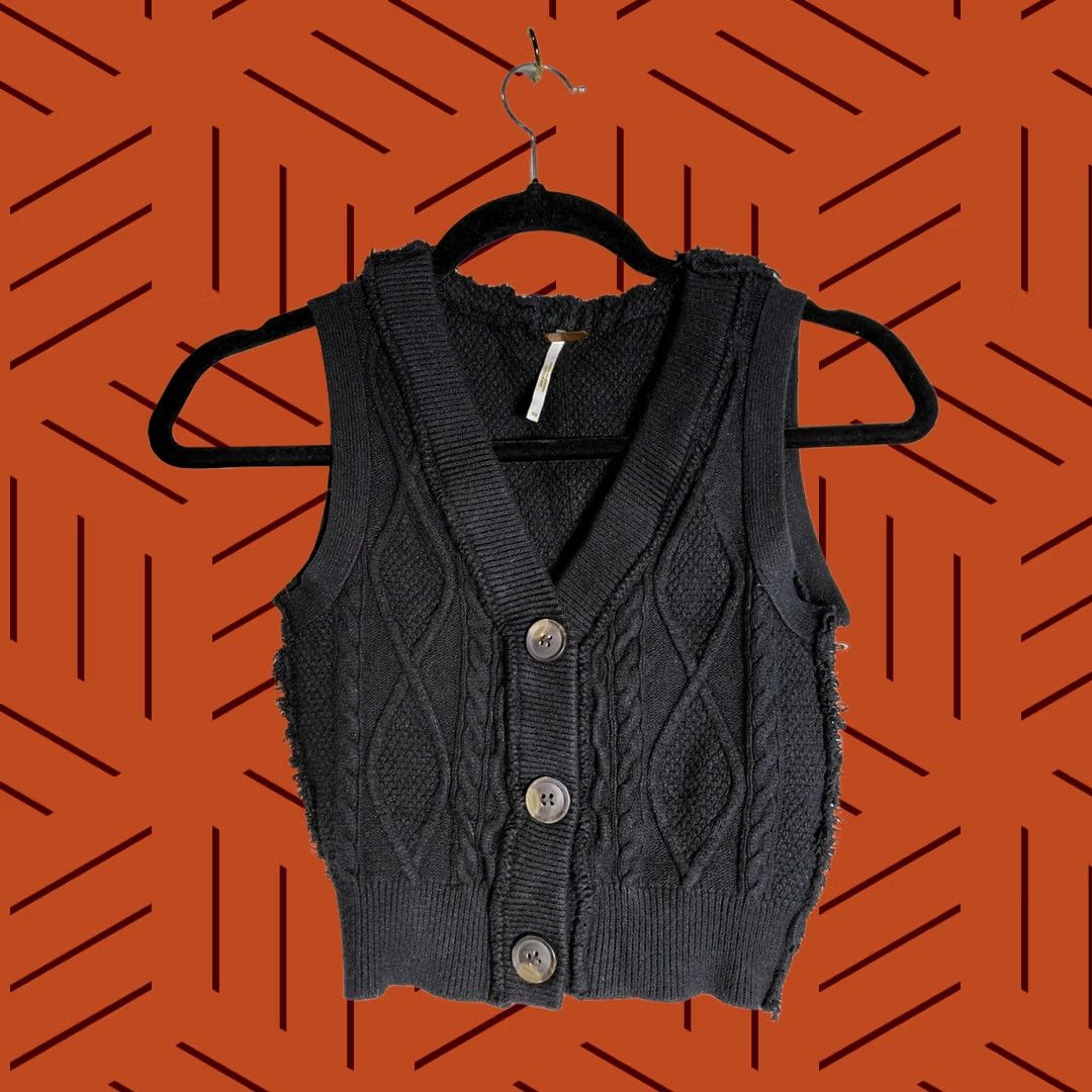 Brunello Cucinelli Brunello Cucinelli Wool Knit Vest Gray Solid Women XS V-Neck Button Knit 100% Wool Size XS / US 0-2 / IT 36-38 - 1 Thumbnail
