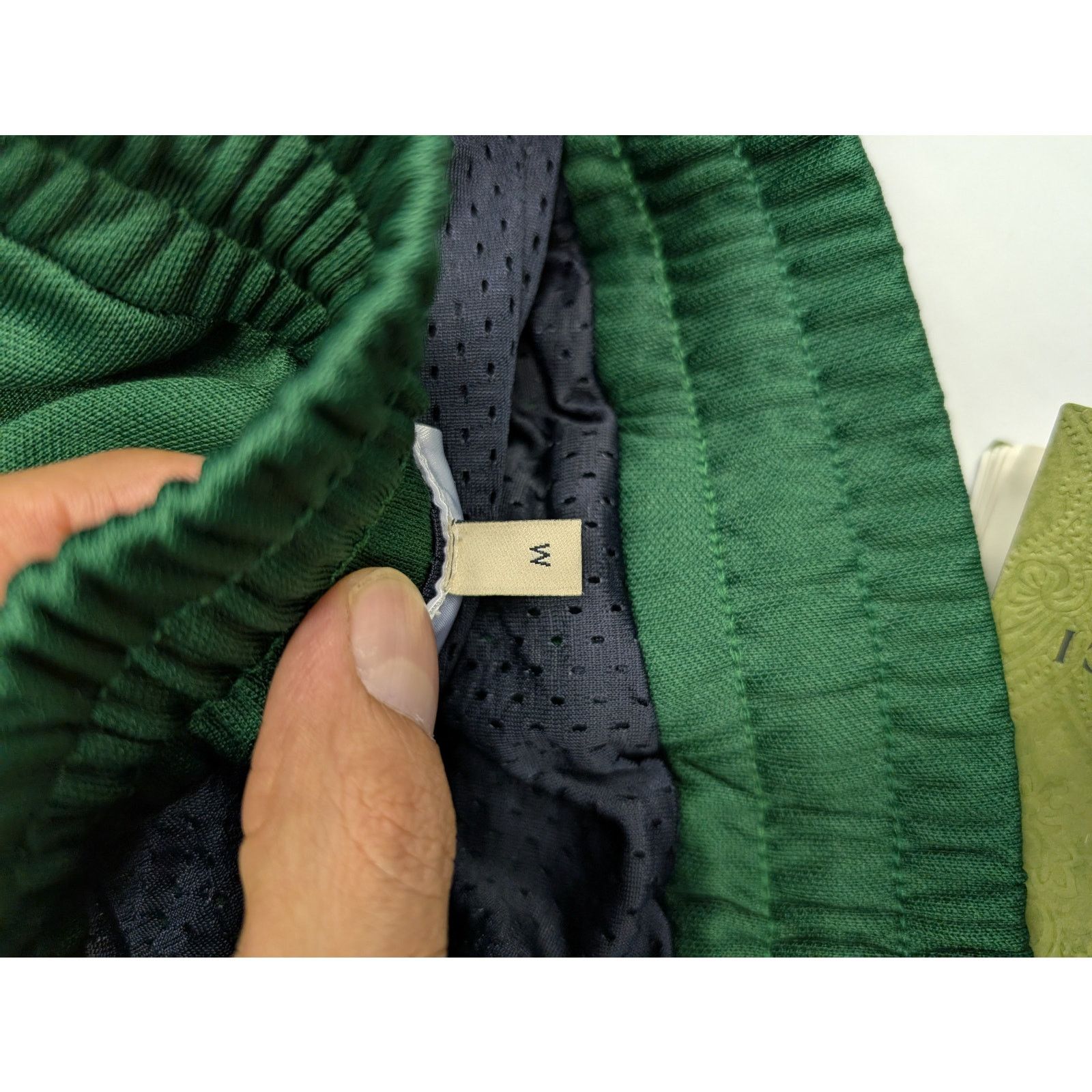 Gucci o1rshd1 Track Pants With GG Bejewled Trim Detail in Green Size US 32 / EU 48 - 14 Thumbnail
