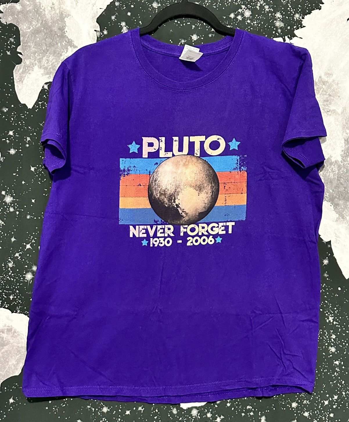 Gildan Pluto Never Forget Memorial Shirt Size US L / EU 52-54 / 3 - 1 Thumbnail