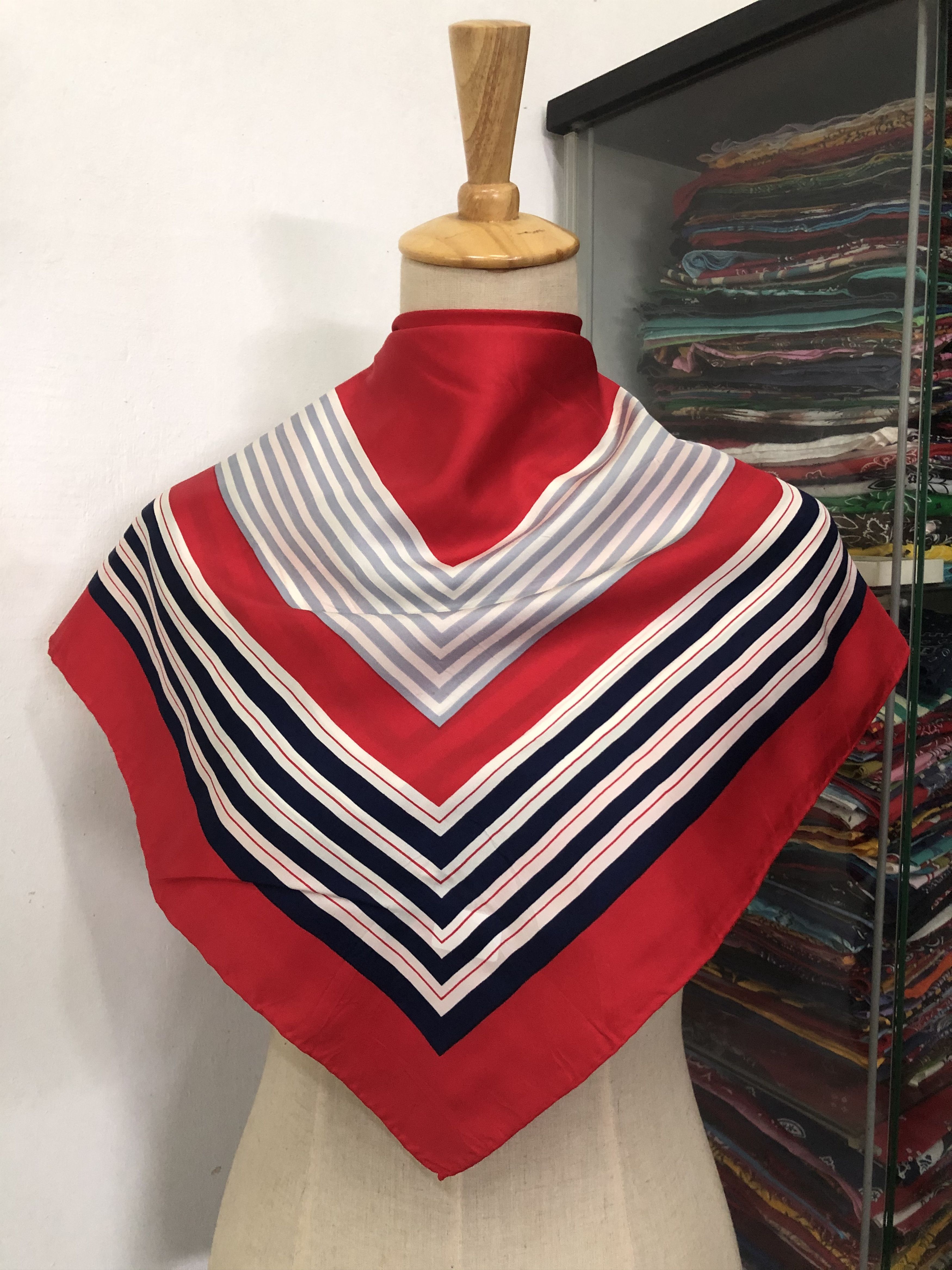Vintage Vintage Silk Scarf Size ONE SIZE - 1 Thumbnail