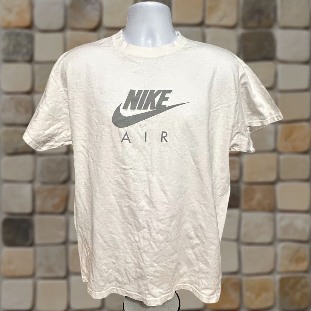 Nike VTG Nike Air Tee Shirt Men Large White Short Sleeve Center Logo Shirt Mens Nike Air Graphic Print 2000s Vintage Size US L / EU 52-54 / 3 - 1 Thumbnail