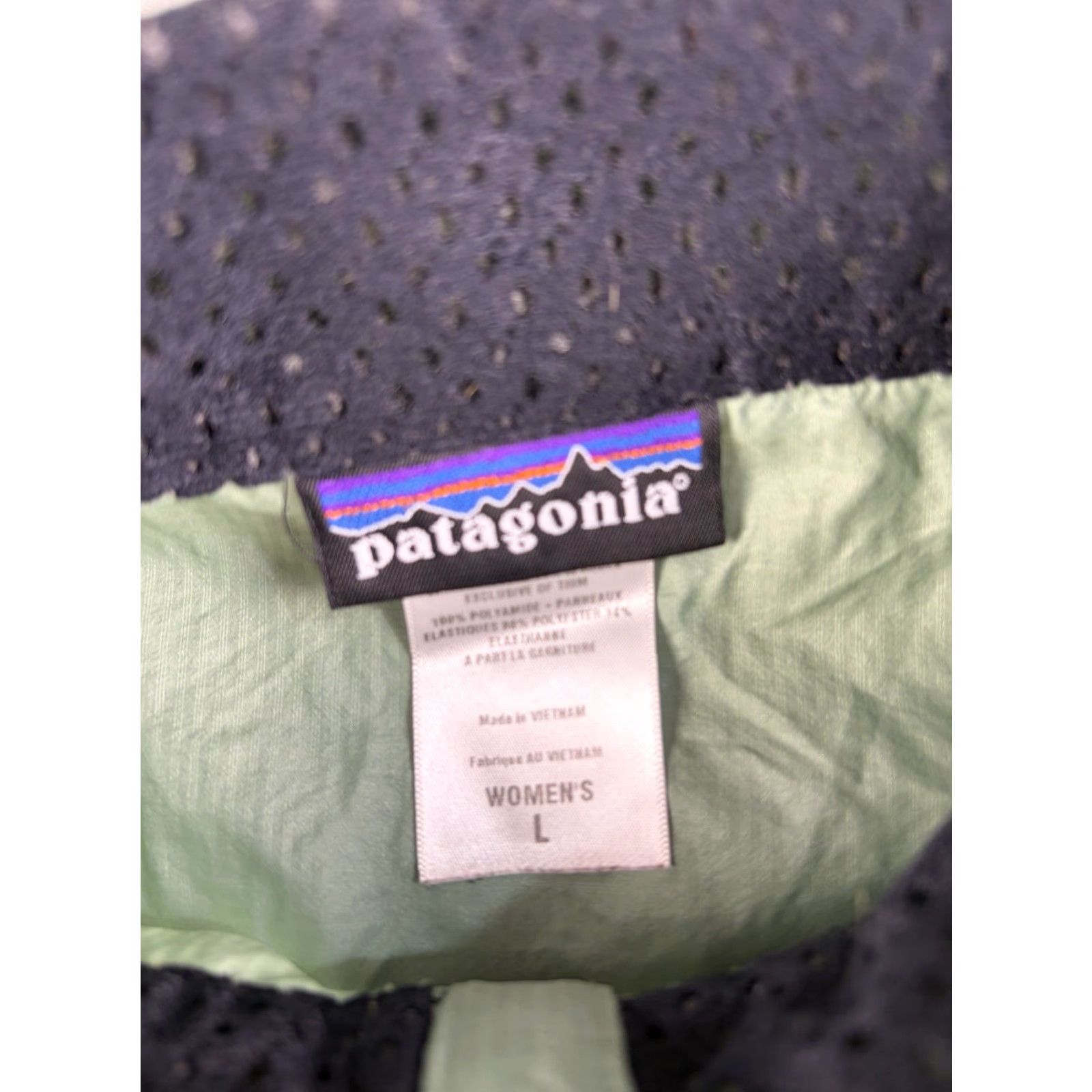 Patagonia VINTAGE Patagonia Windbreaker Jacket Women’s Size L Green Full Zip Nylon Women Green Full Zip Windbreaker Jacket Patagonia L Women Size L / US 10 / IT 46 - 3 Thumbnail