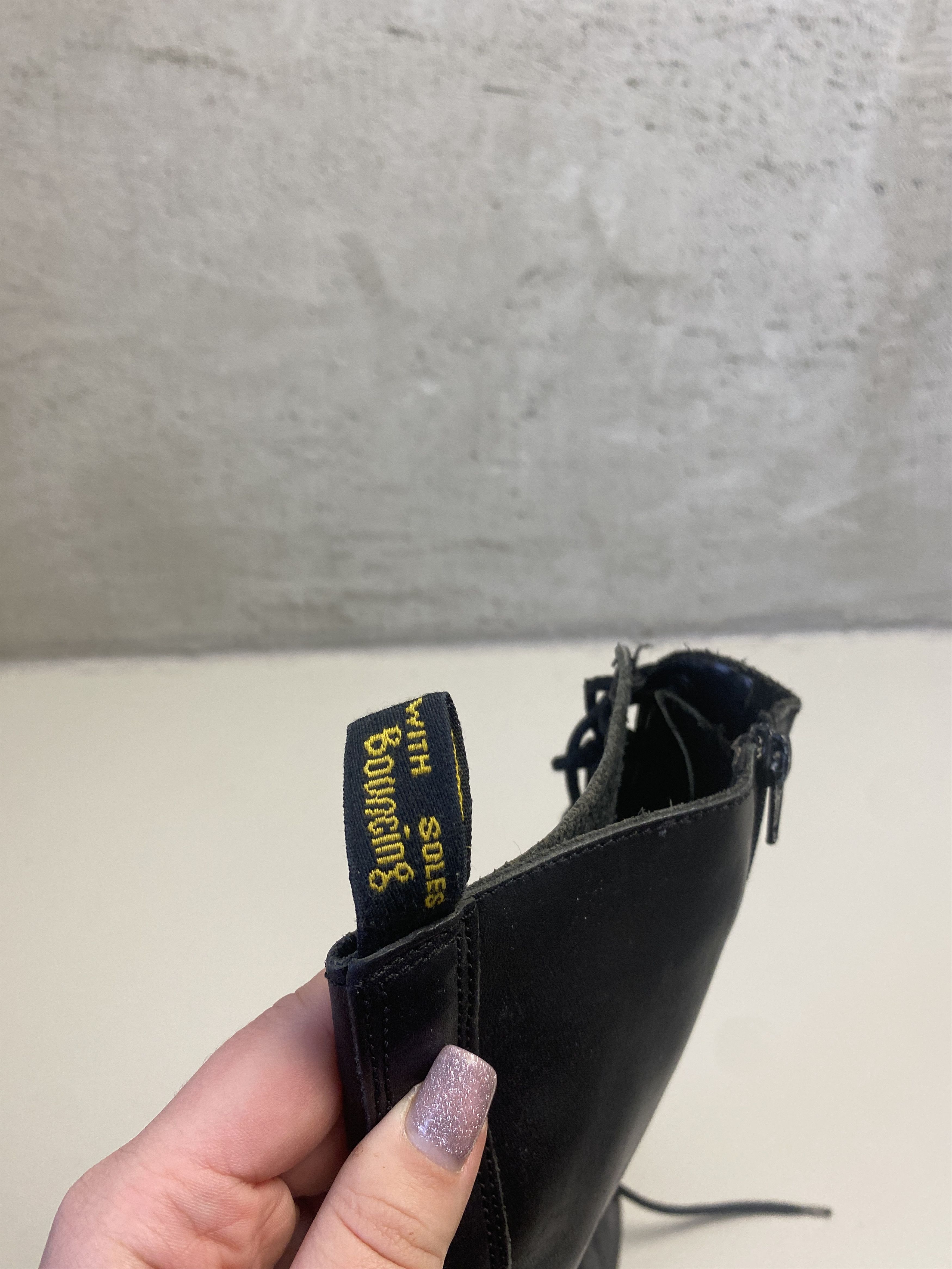 Dr. Martens Dr Martens 11550 Eyelett Skulls Knee High Lace boots Size US 7 / IT 37 - 10 Thumbnail