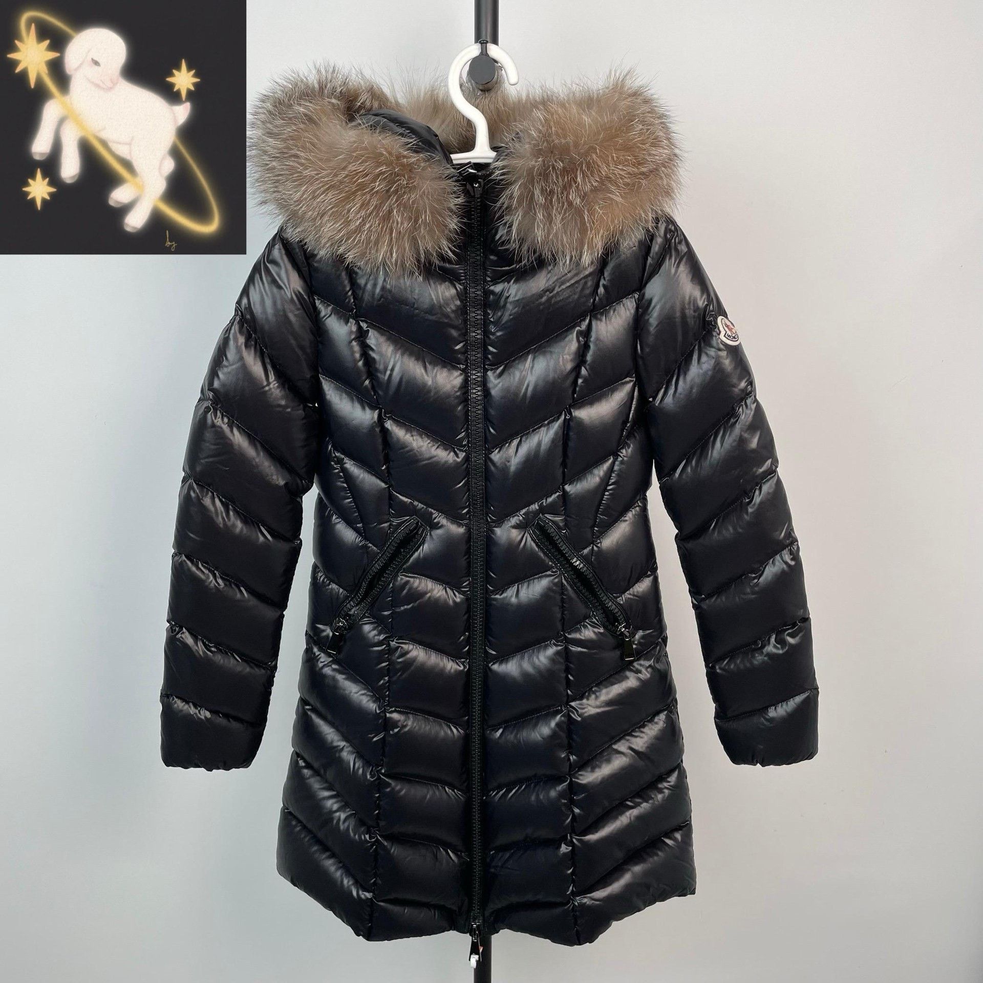 Moncler Moncler Down Jacket M Women Size M / US 6-8 / IT 42-44 - 1 Thumbnail
