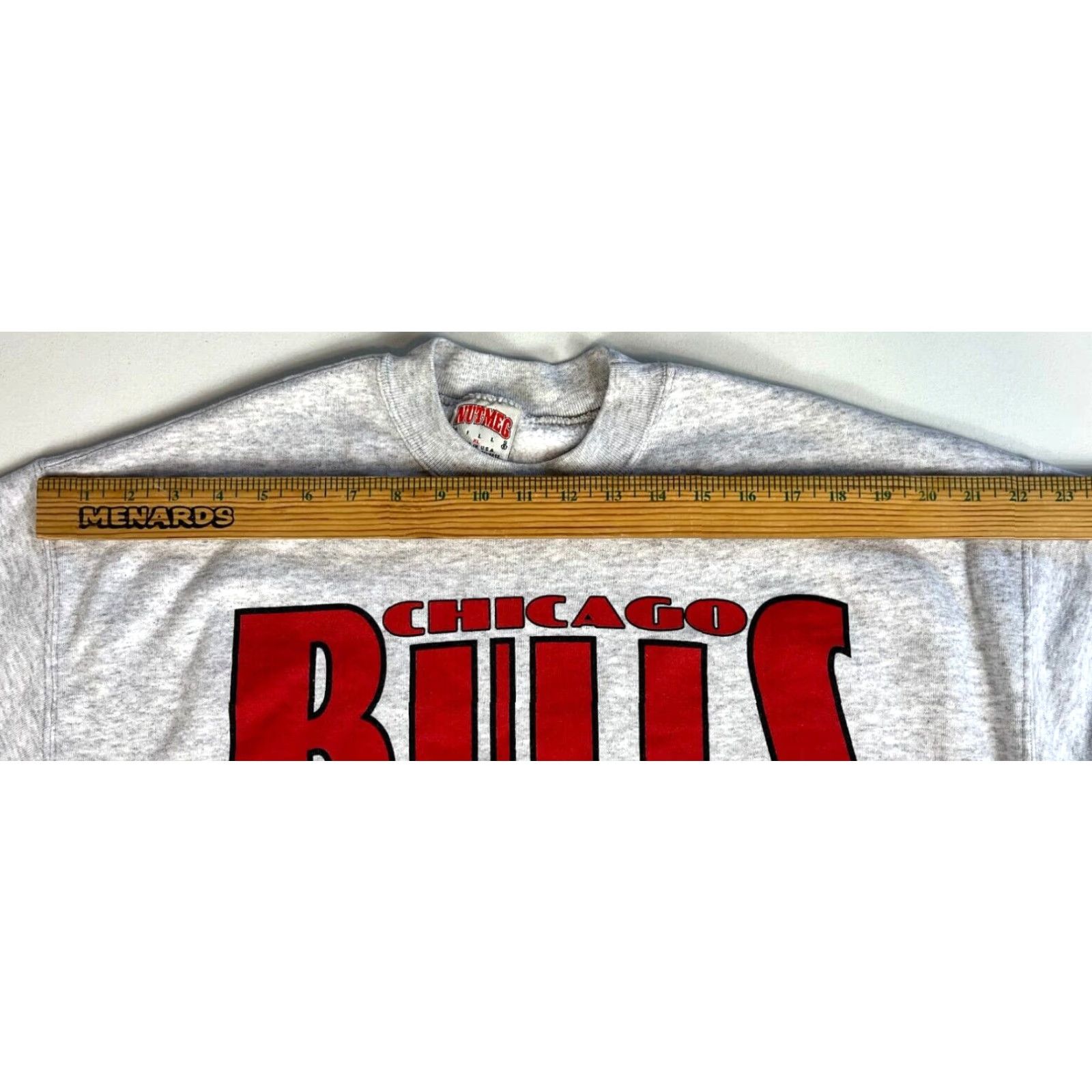 Vintage VINTAGE Nutmeg Mills Chicago Bulls Crewneck Sweatshirt Mens XL Gray Graphic Print 90s NBA Made in USA Decade Theme 90s Sports Size US XL / EU 56 / 4 - 5 Thumbnail