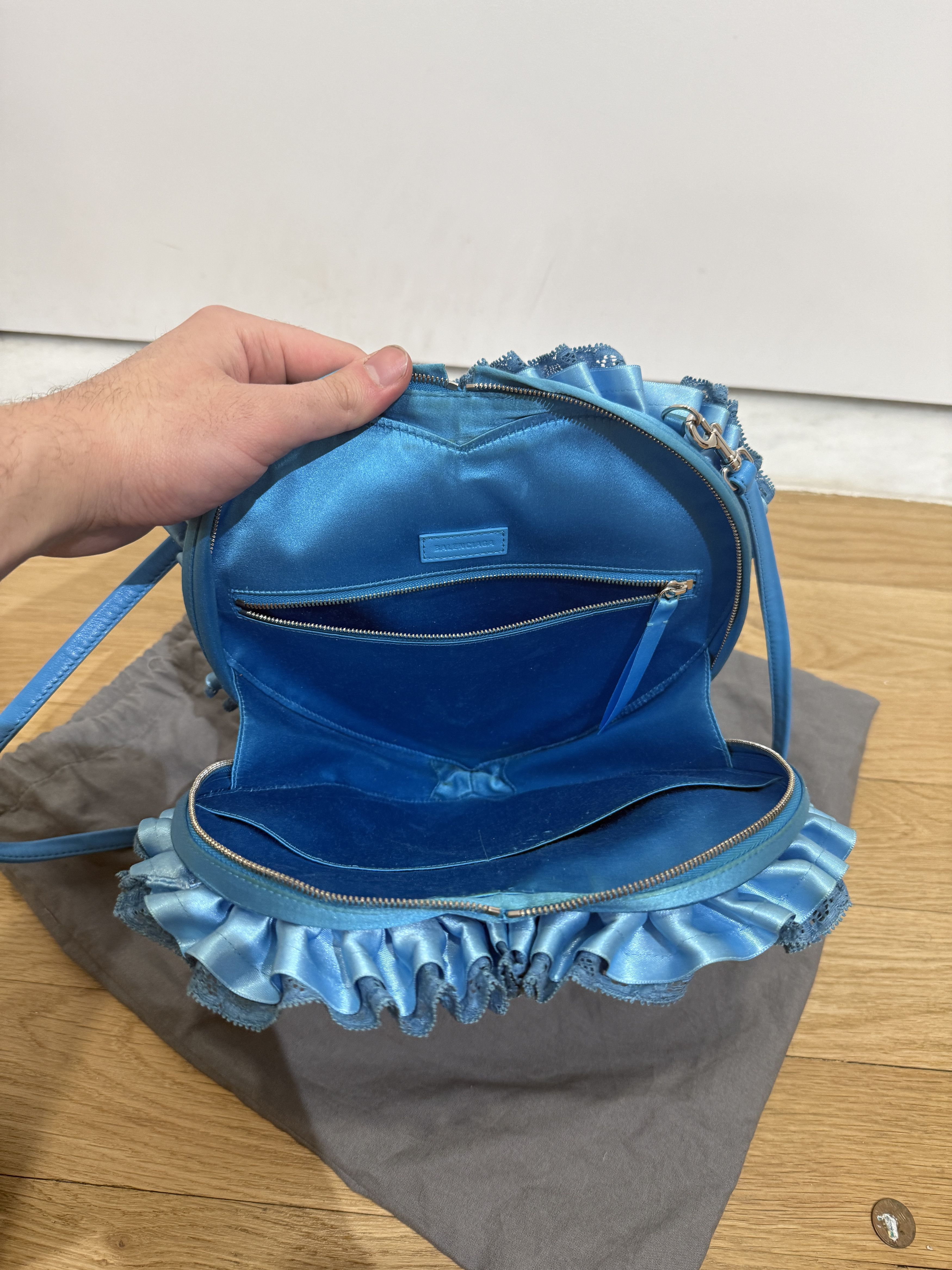 Balenciaga SS19 Heart Satin Bag Size ONE SIZE - 4 Thumbnail