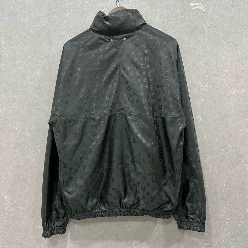 Louis Vuitton Louis Vuitton Full-printed double-faced assault jacket Size US L / EU 52-54 / 3 - 2 Thumbnail