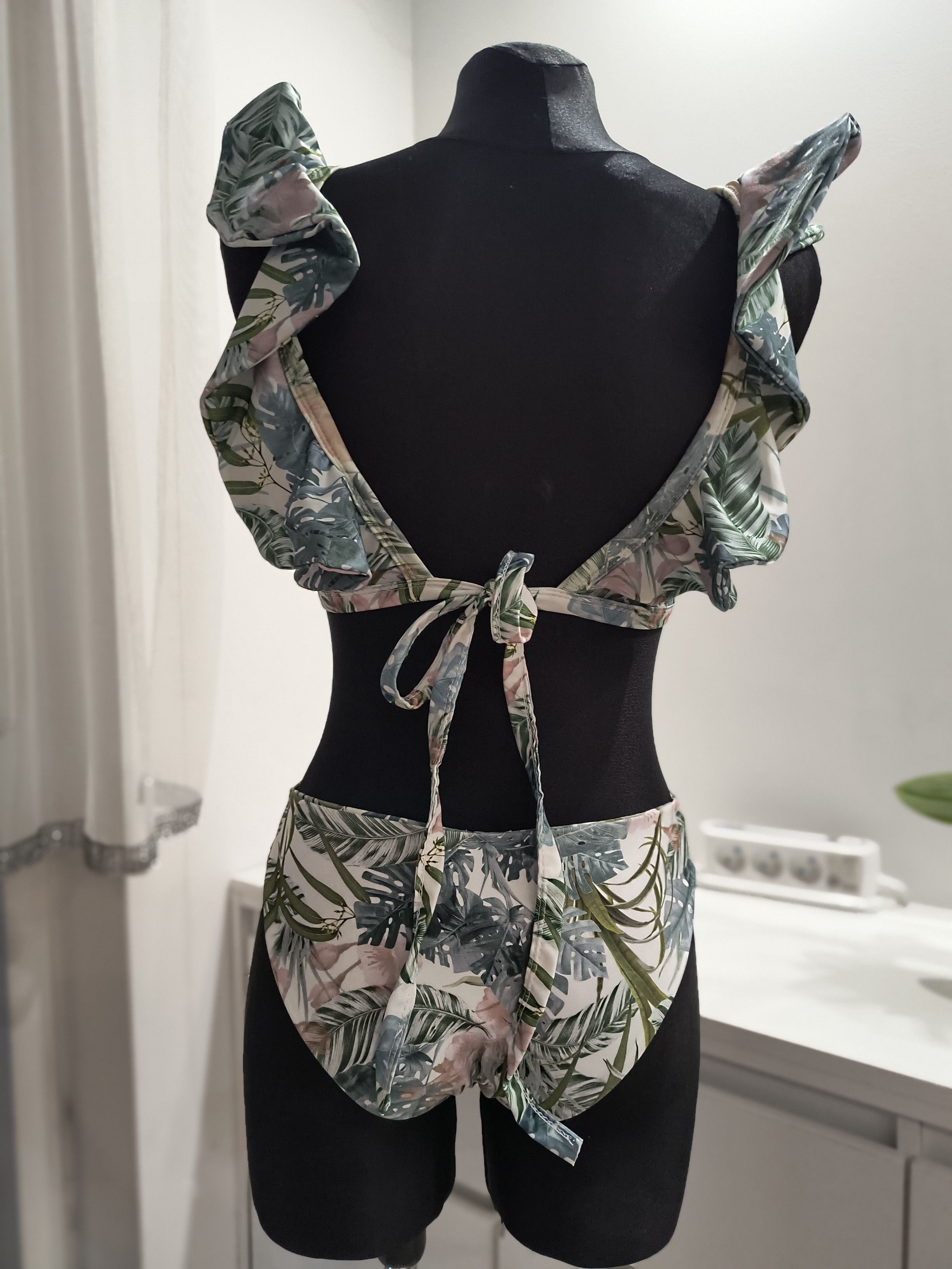 PrettyLittleThing Swimsuit S / 36 / 8 · New with tag · PrettyLittleThing Size ONE SIZE - 4 Thumbnail
