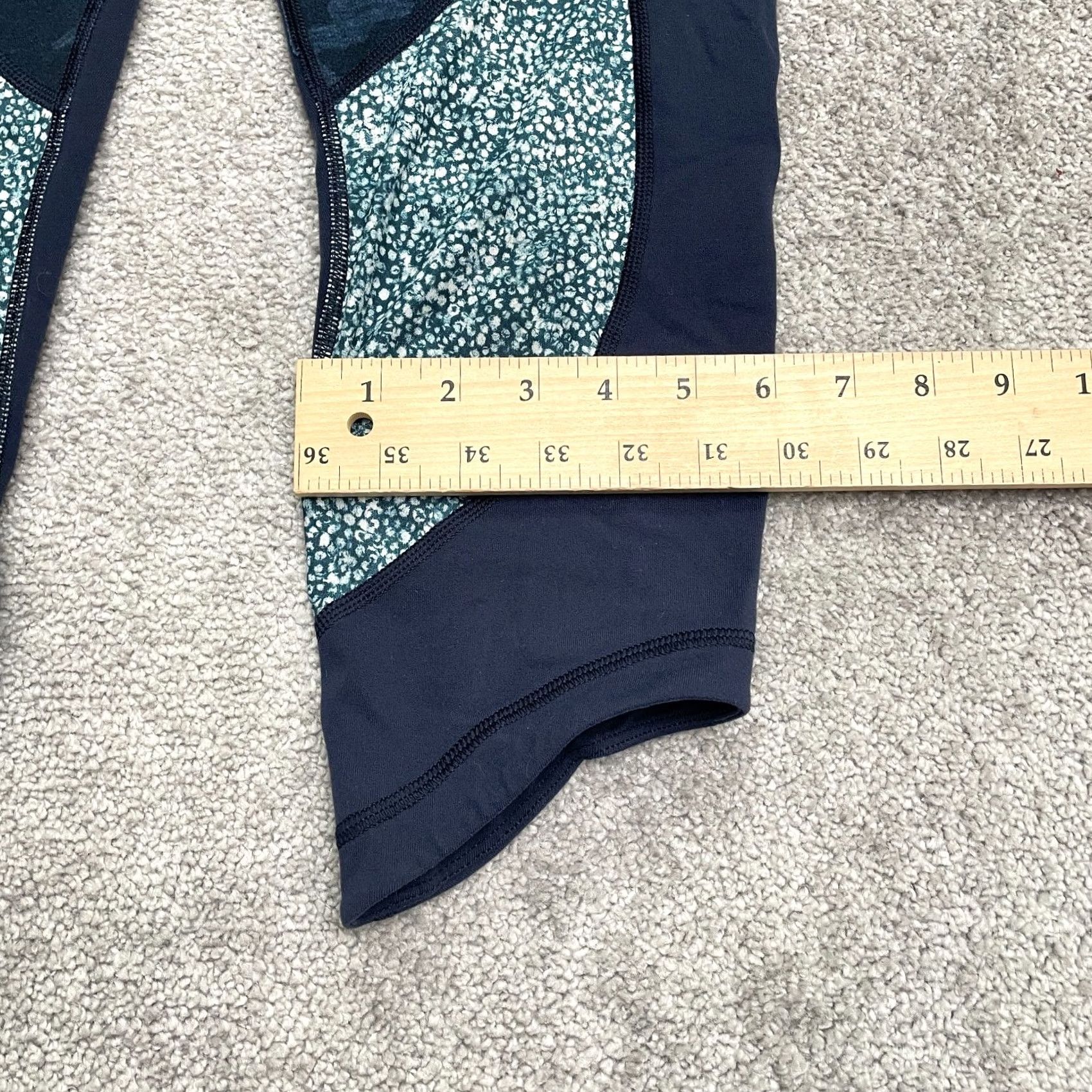 Lululemon VINTAGE Lululemon Camo Cropped Leggings Womens 8 Blue Camouflage Active Athletic 28x21 Size 30" / US 8 / IT 44 - 7 Thumbnail