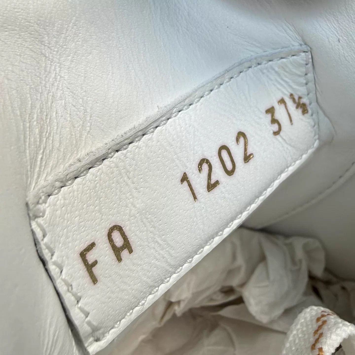 Louis Vuitton LV Time Out Monogram Charm White Sneakers EUR 37.5 Size US 7 / IT 37 - 8 Thumbnail