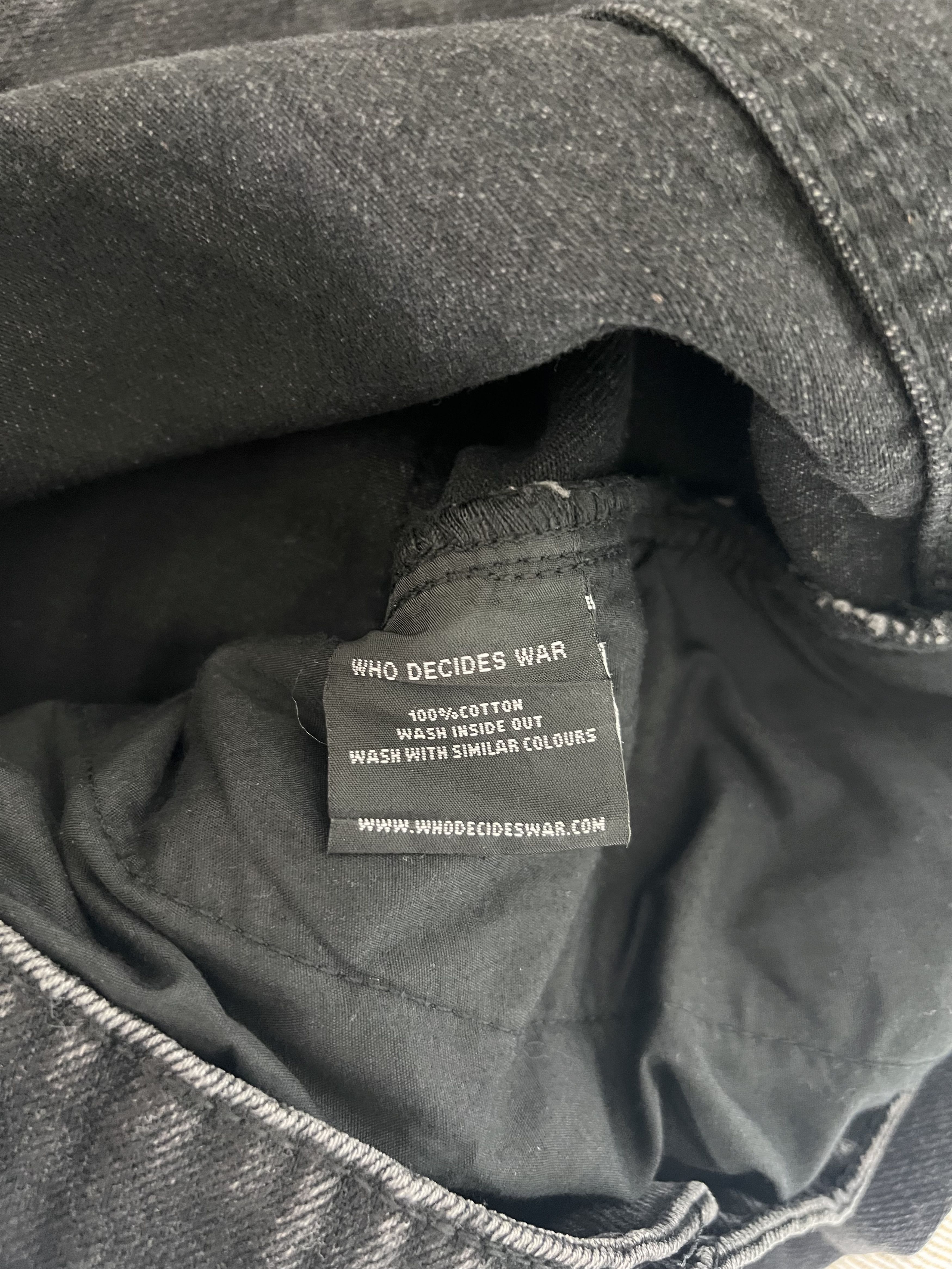 Who Decides War Who Decides War Waxed Cargo Pants in Black Size US 34 / EU 50 - 8 Thumbnail