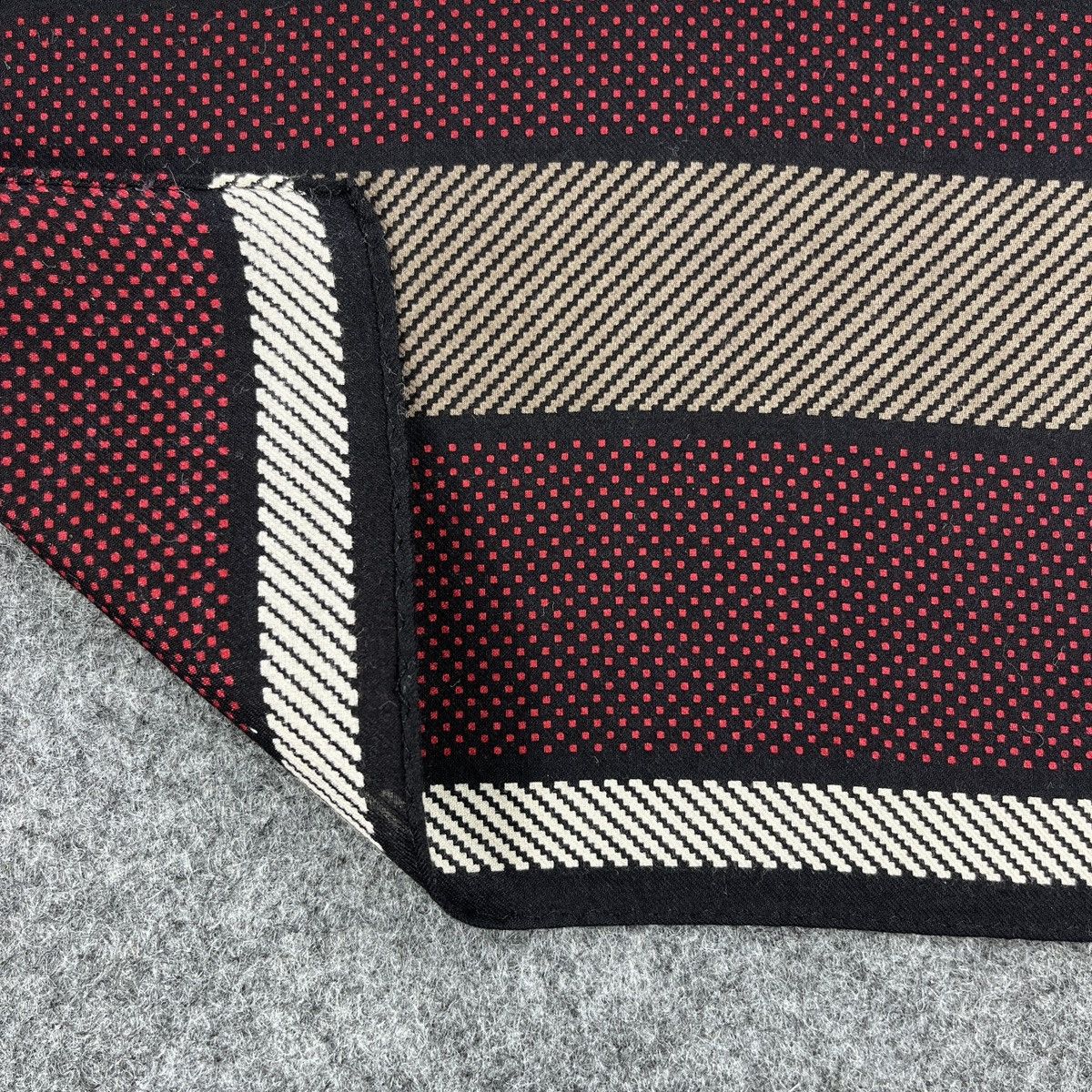 Burberry Burberry Handkerchief / Bandana / Neckerchief B1754 Size ONE SIZE - 3 Thumbnail