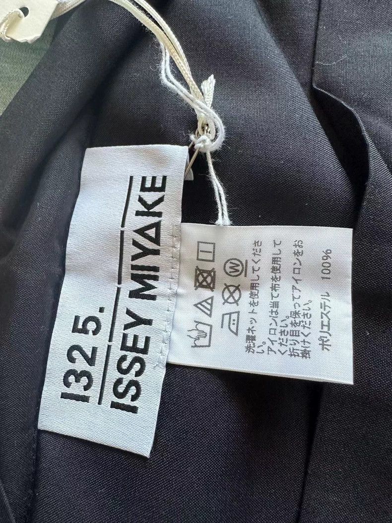 Issey Miyake Issey Miyake size:2 Black three-quarter sleeved top Size XS / US 0-2 / IT 36-38 - 3 Thumbnail