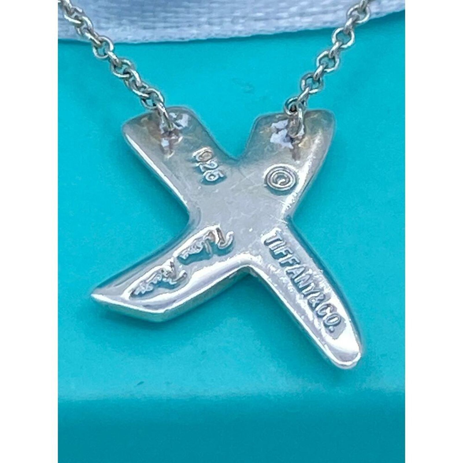 Tiffany & Co. Tiffany & Co Paloma Picasso Kiss Pendant Necklace Size ONE SIZE - 5 Thumbnail