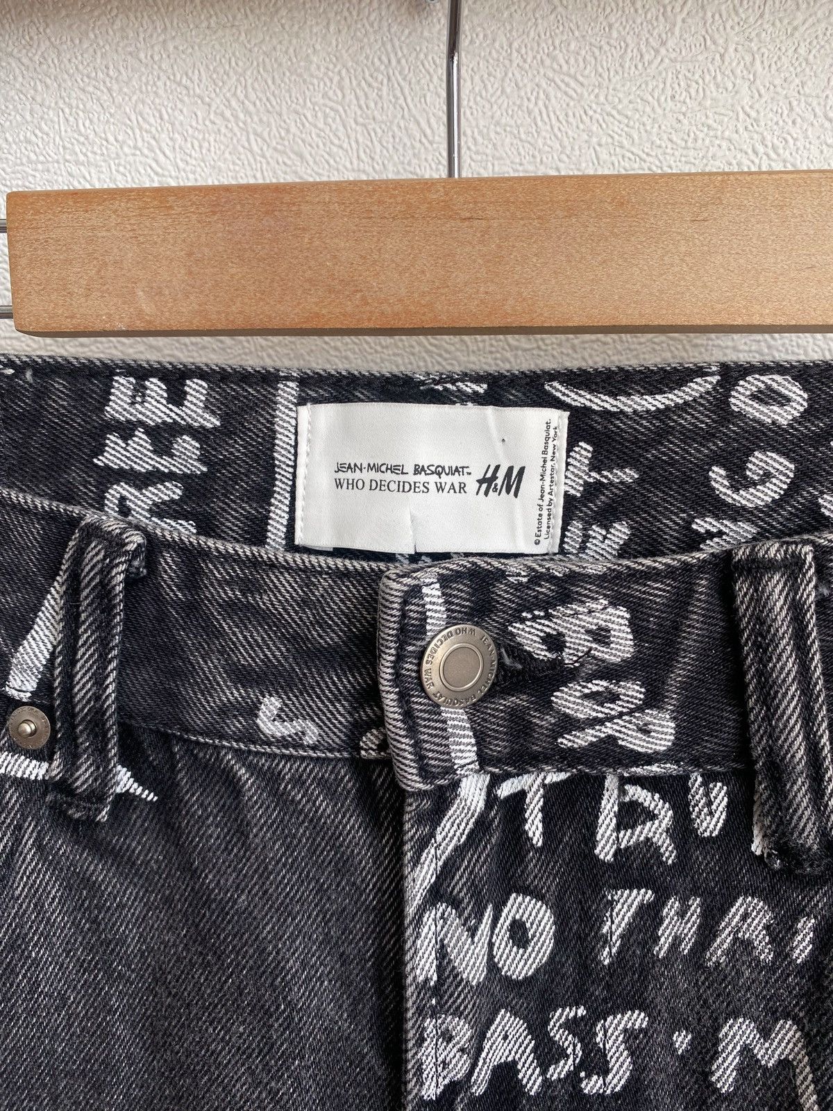 H&M × Jean-Michel Basquiat × Who Decides War Who Decides War Baggy denim jeans H&M x Basquiat x Ev&Tela Size US 32 / EU 48 - 14 Thumbnail