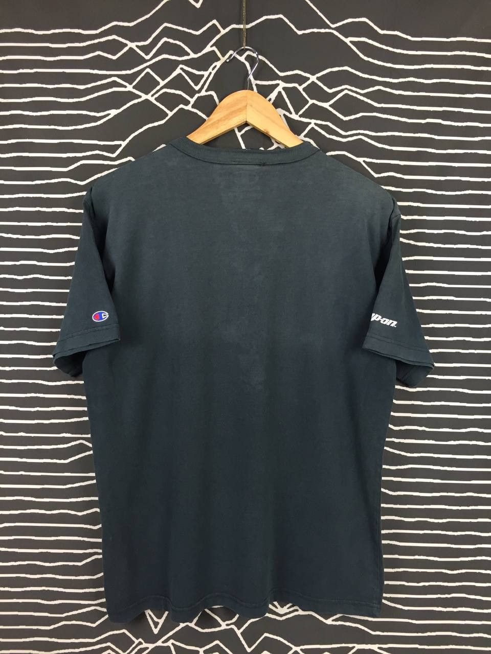 Champion Vtg Sunfaded Champion USA X Snap On Spell Out Tee Size US M / EU 48-50 / 2 - 7 Thumbnail