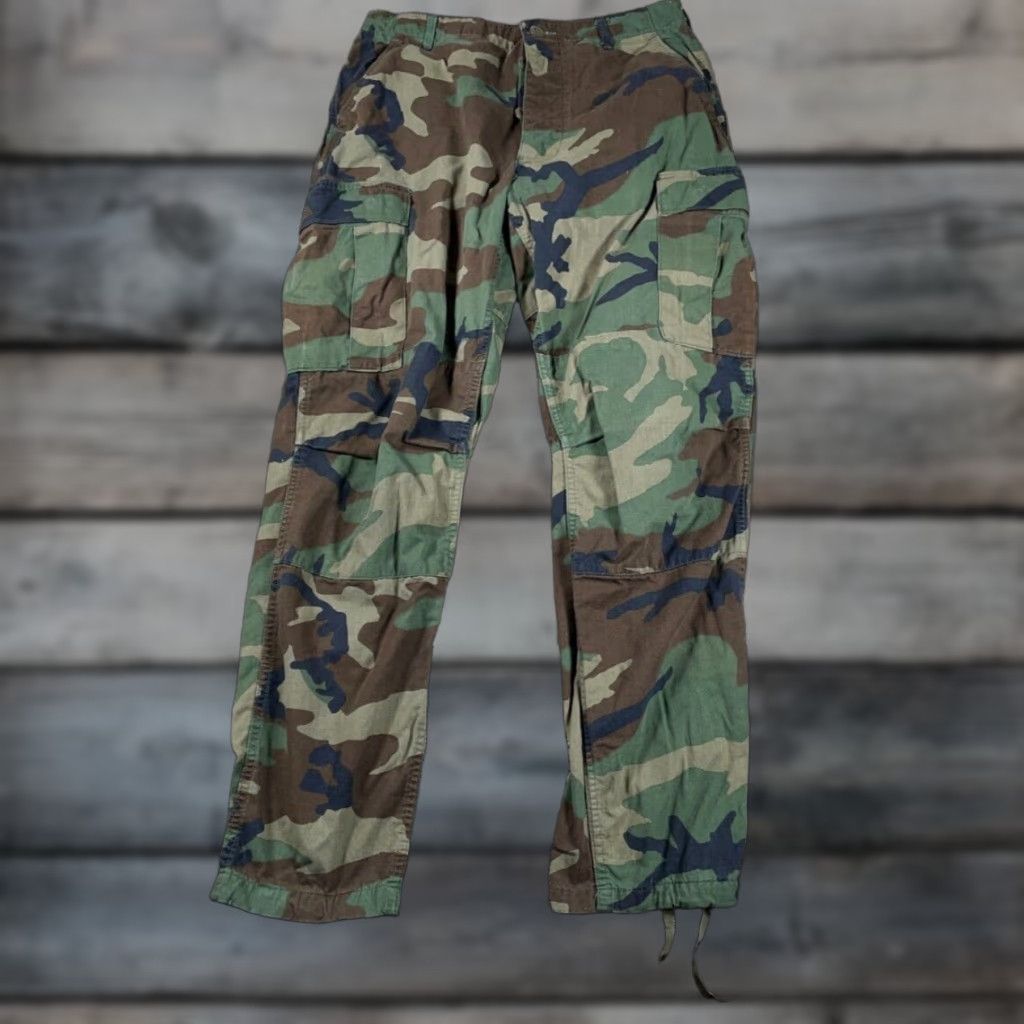 Vintage VT vintage Men's Cargo Pants Medium Long 33x31 Green Woodland Camouflage Army Outdoor 90s Size US 33 - 1 Thumbnail