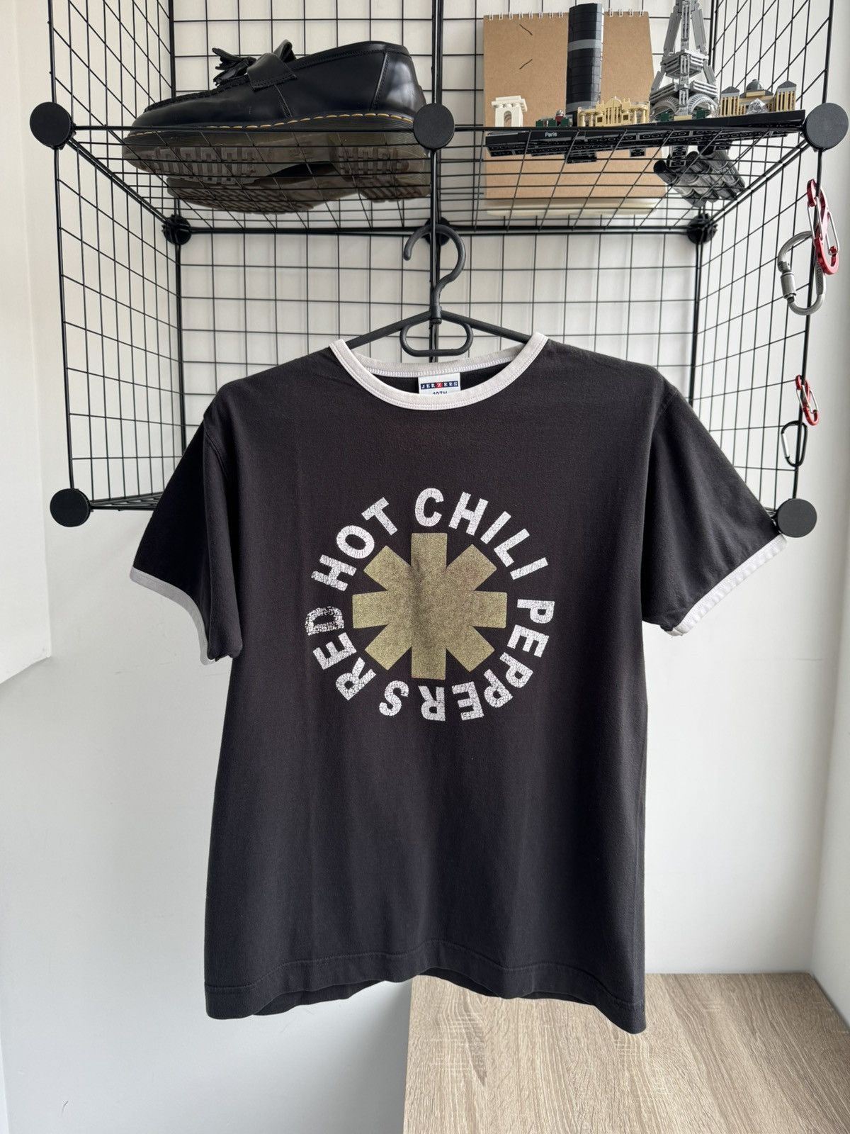 Band Tees × Vintage Rare Vintage Red Hot Chili Peppers Cropp Tee RHCP Size US M / EU 48-50 / 2 - 2 Thumbnail