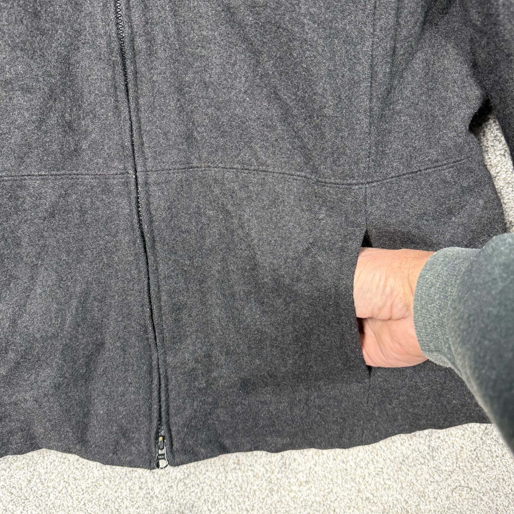 Gap VINTAGE Gap Jacket Mens Large Gray Wool Hooded Parka Full Zip Quilted Lined Padded Pockets 00s Size US L / EU 52-54 / 3 - 5 Thumbnail