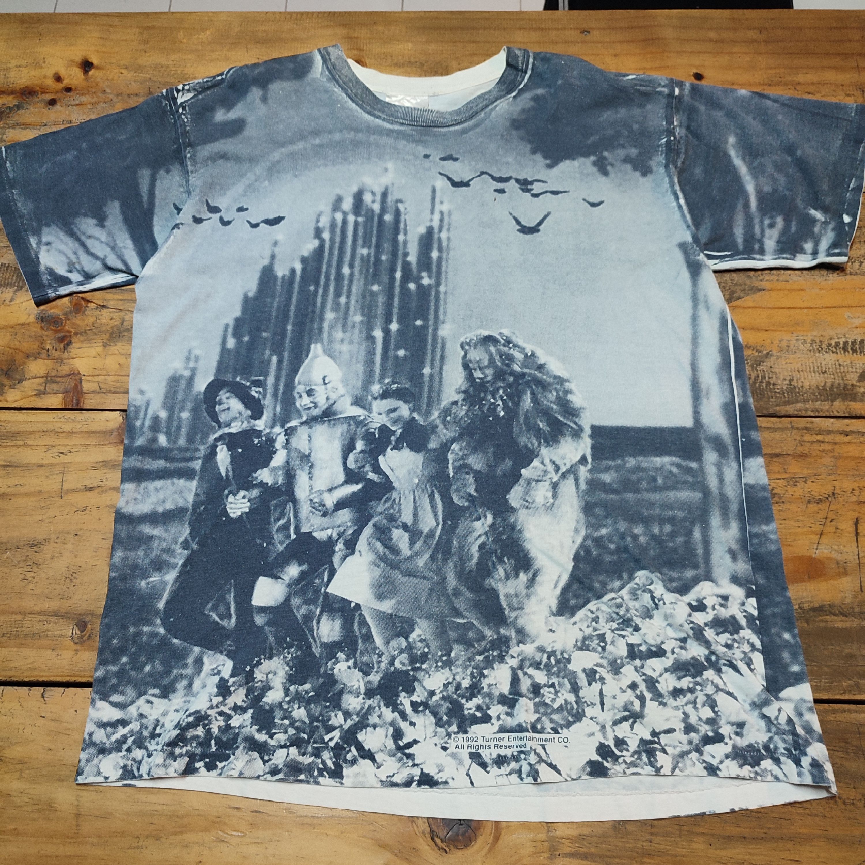 Wizzard 🔥Rare🔥 Vintage 1992 Wizard of Oz Movie AOP T-Shirt Size US XL / EU 56 / 4 - 2 Thumbnail