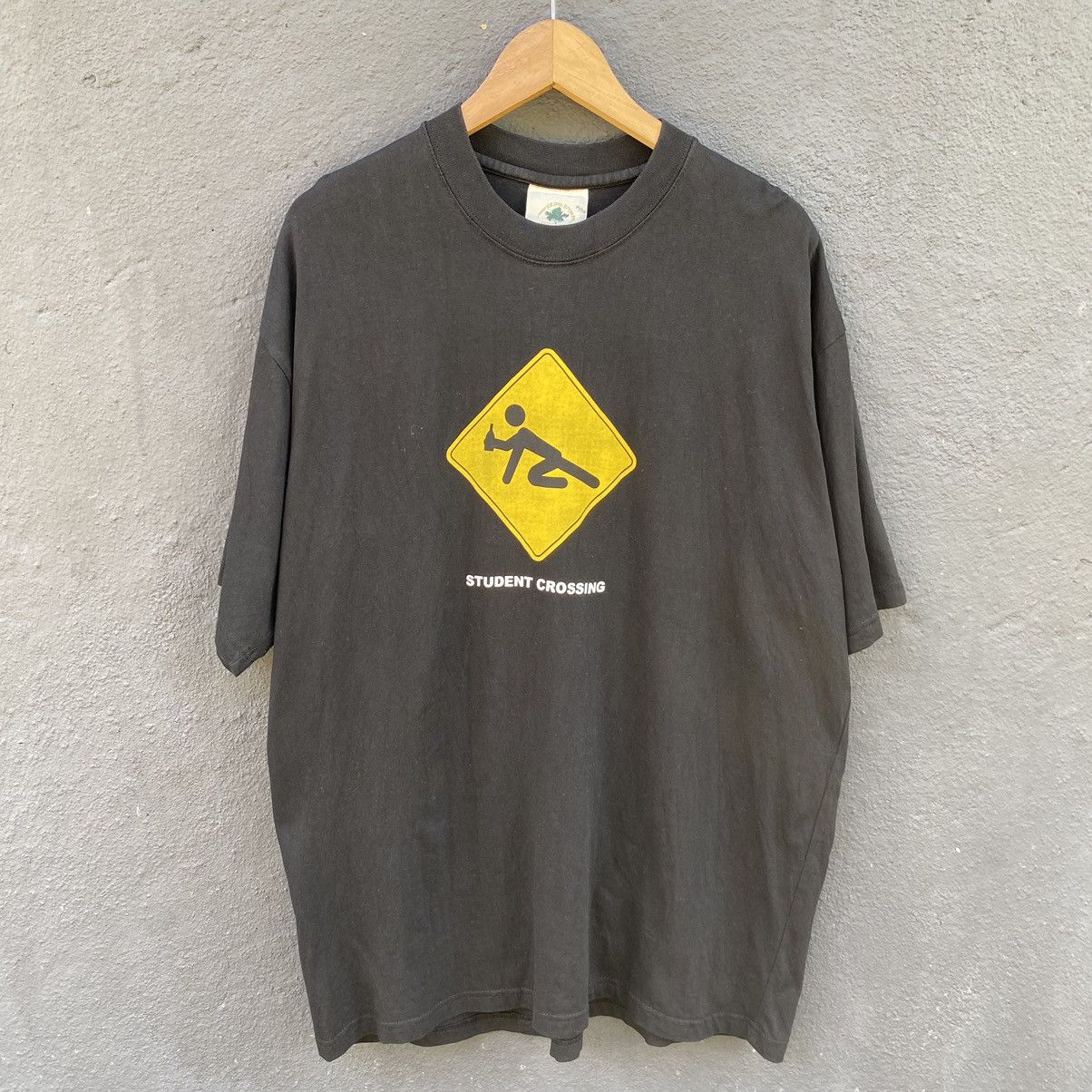 Vintage Vintage 90s Student Crossing Oversized ERD GRUNGE TEE Size US XL / EU 56 / 4 - 1 Thumbnail