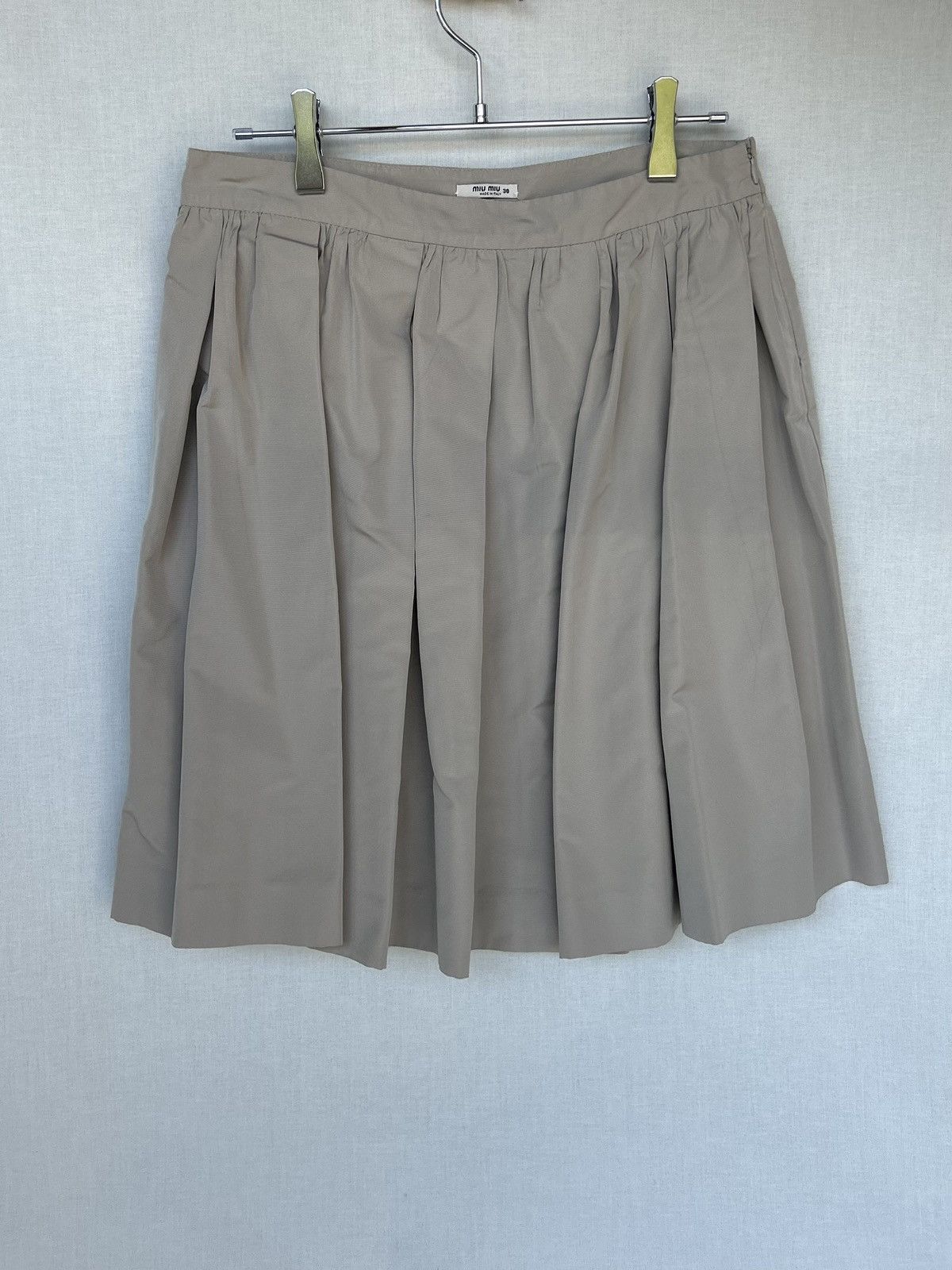 Miu Miu MIU MIU pleated beige skirt Size 26" / US 2 / IT 38 - 1 Thumbnail