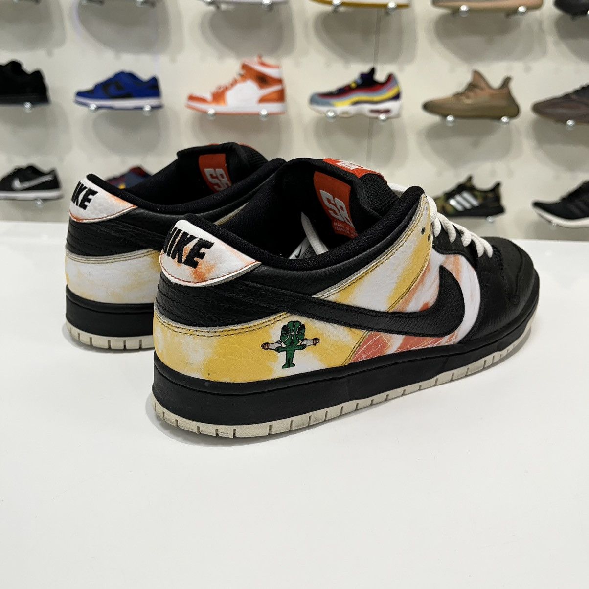 Nike SB Nike SB Dunk Low Raygun Tie-Dye Black Size US 10 / EU 43 - 6 Thumbnail