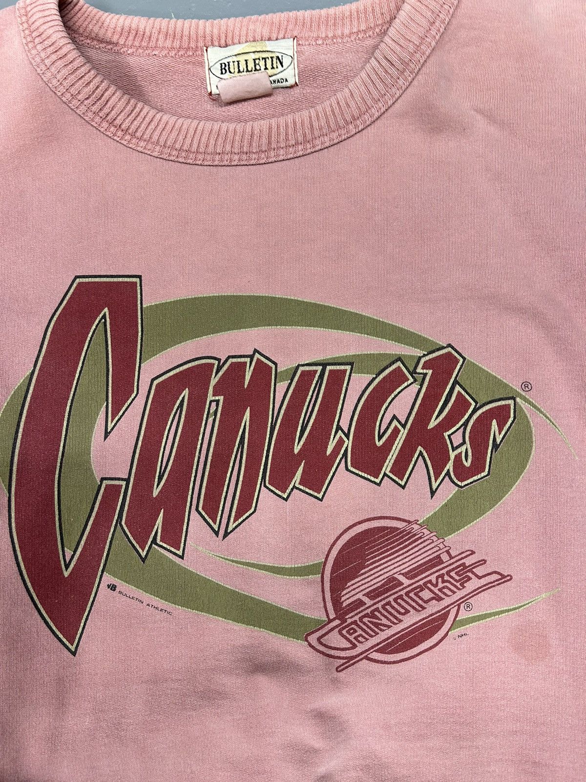 NHL × Vintage Crazy Vintage 90s Essential Vancouver Canucks Pink Crewneck Size US XXL / EU 58 / 5 - 2 Thumbnail