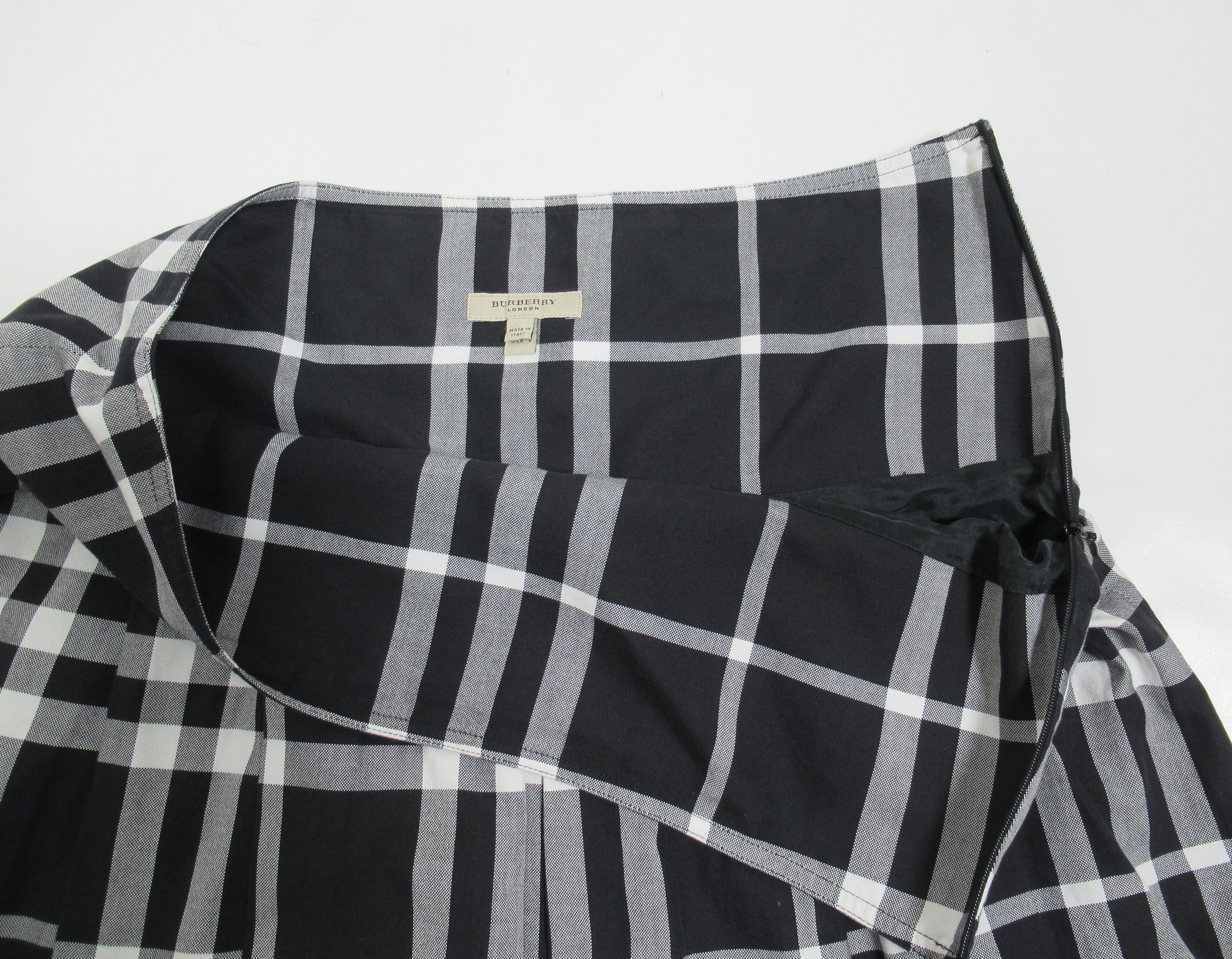 Burberry Burberry London Women's Pleated Plaid Skirt Black Size 30" / US 8 / IT 44 - 6 Thumbnail