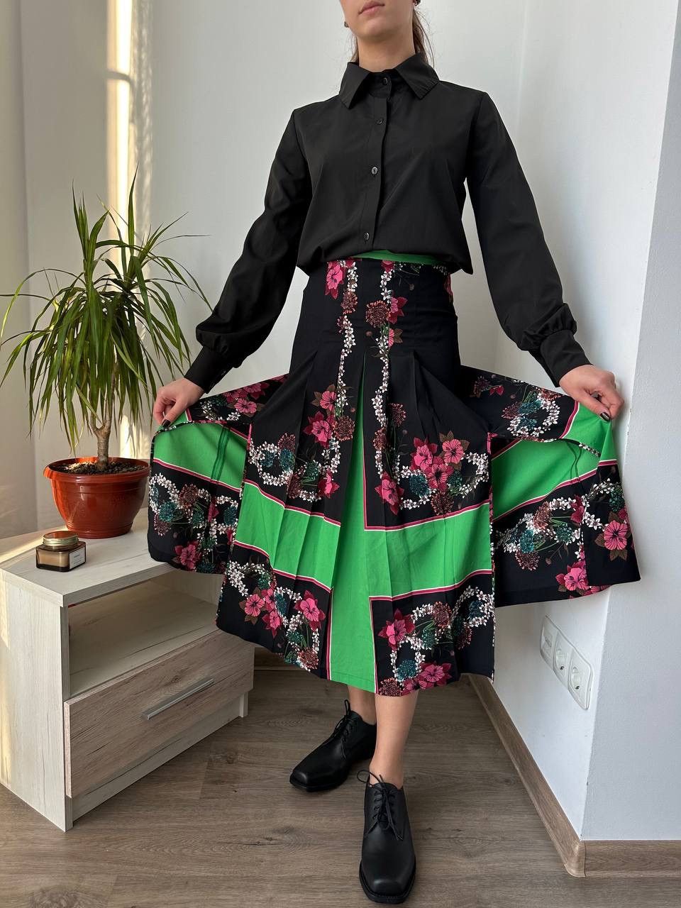Sandro × Vintage Vintage Sandro Pleated Midi Floral Print Black Skirt Size 27" / US 4 / IT 40 - 5 Thumbnail