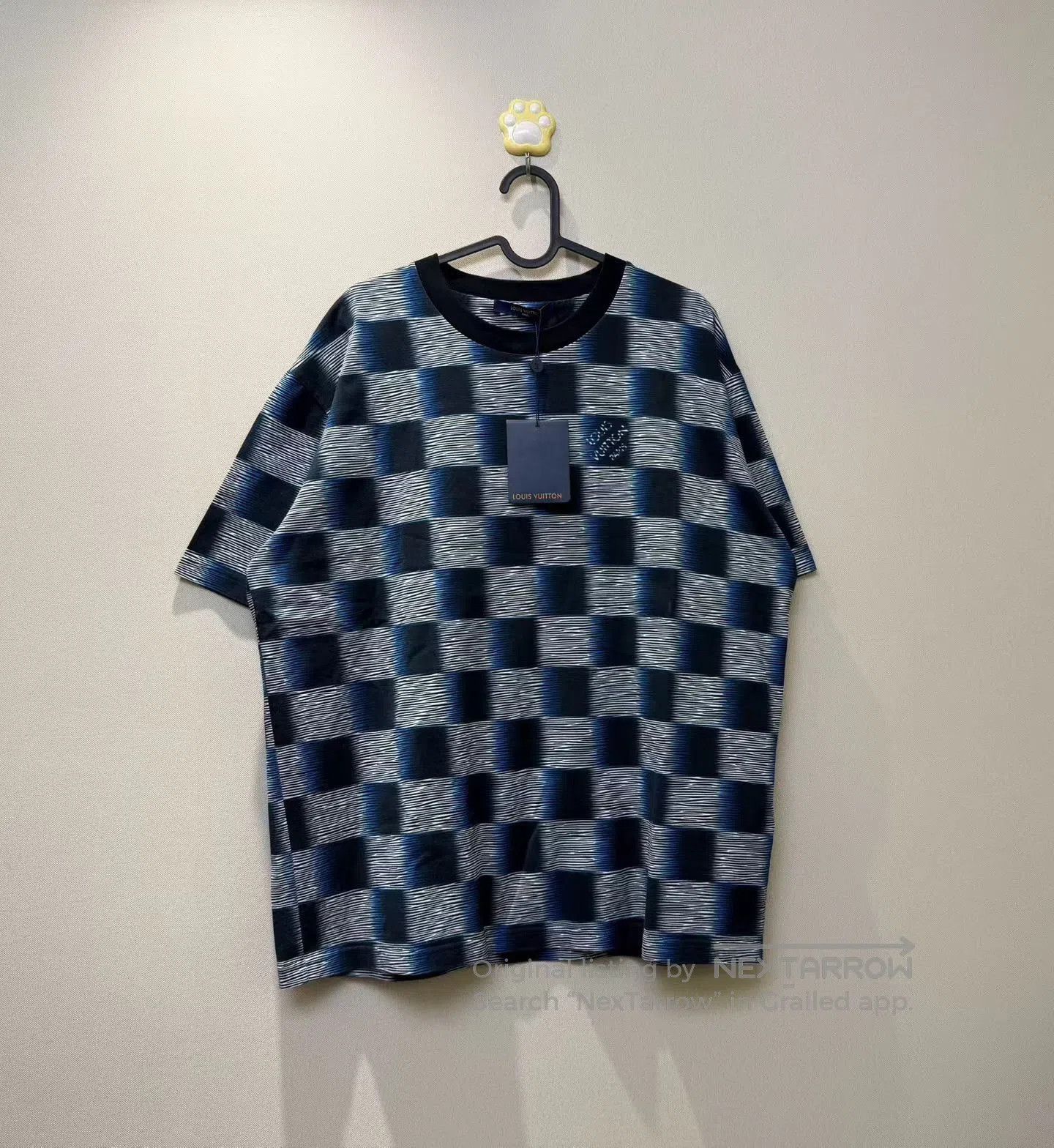 Louis Vuitton Louis Vuitton Black Blue Checker Logo Tee XL. Size US XL / EU 56 / 4 - 1 Thumbnail