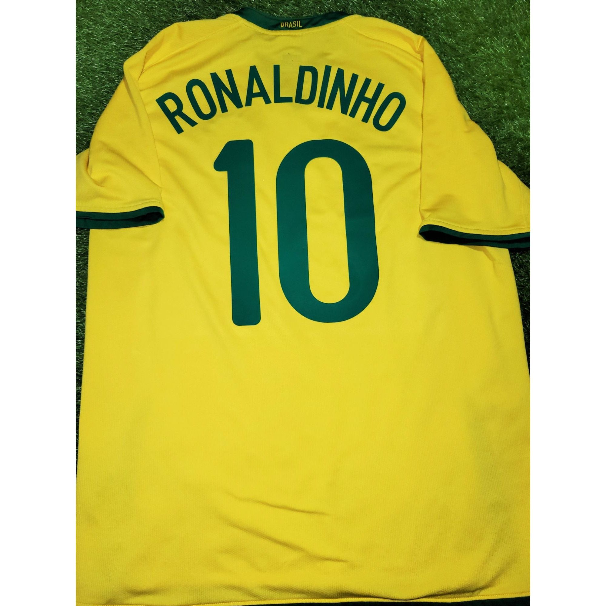 Nike Ronaldinho Nike Brazil 2008 Home Soccer Jersey Shirt L Size US L / EU 52-54 / 3 - 1 Thumbnail