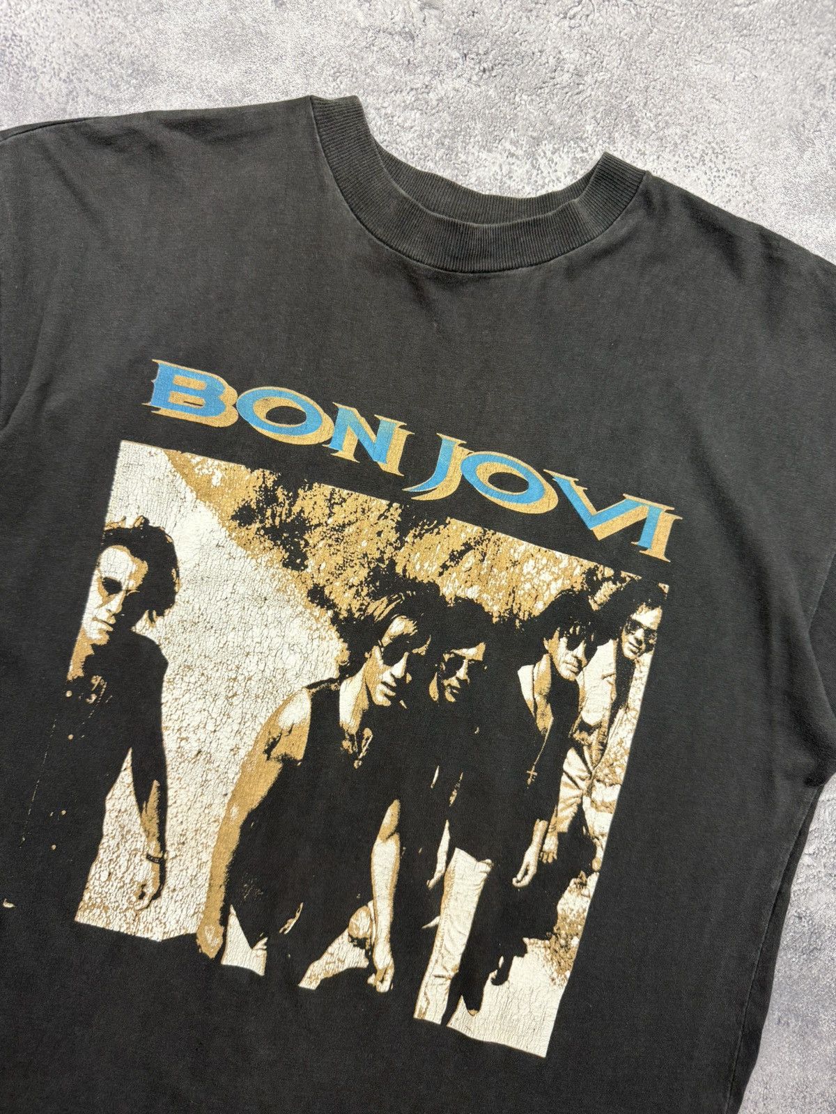 Bon Jovi Vintage 90s Bon Jovi Keep The Faith T-Shirt Faded Band Tee Size US L / EU 52-54 / 3 - 9 Thumbnail