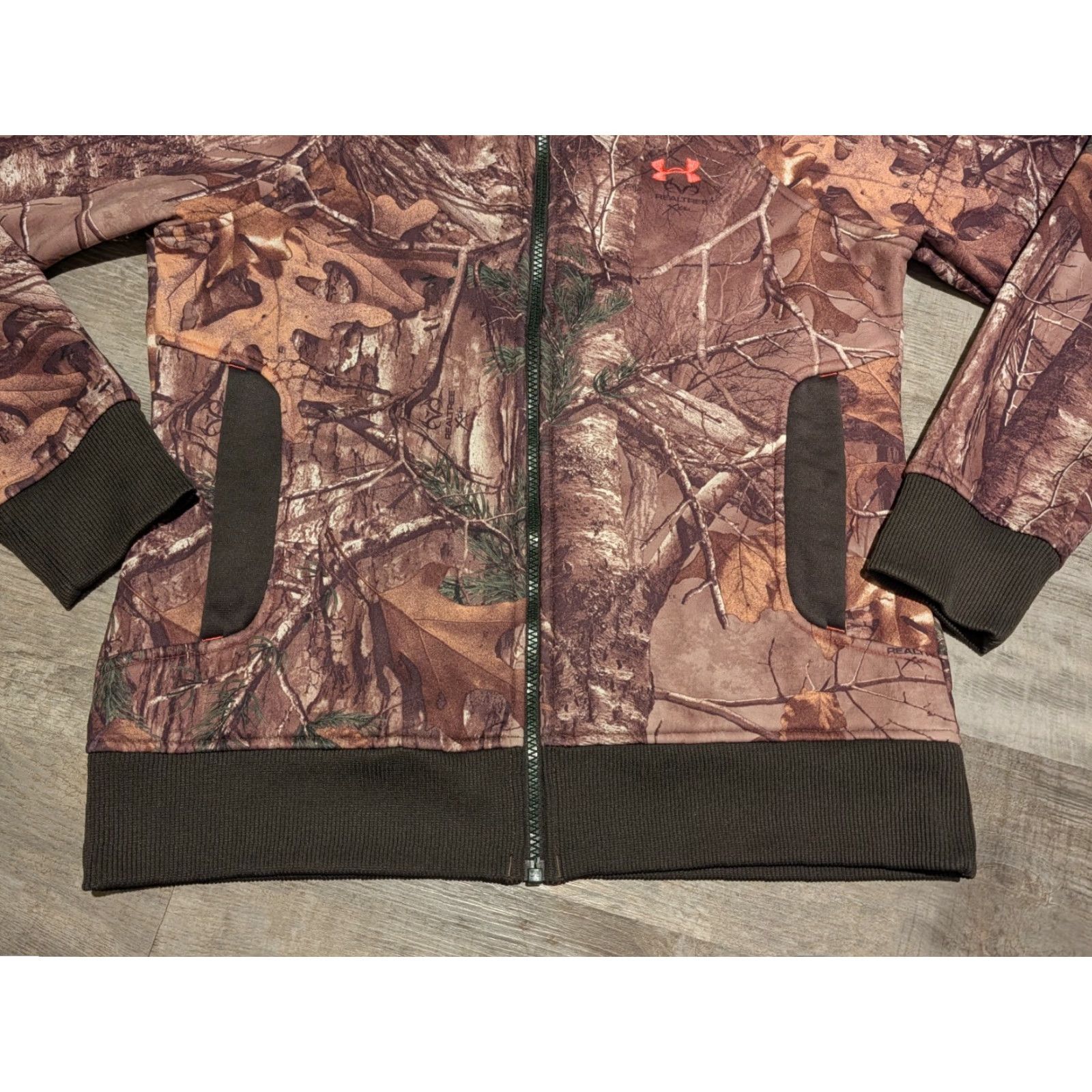 Under Armour Under Armour Women’s Coldgear Realtree Camo Full Zip Hooded Jacket S Semi-Fitted Wind-Resistant Pockets Outdoor Winter Fall Jacket Size S / US 4 / IT 40 - 2 Thumbnail