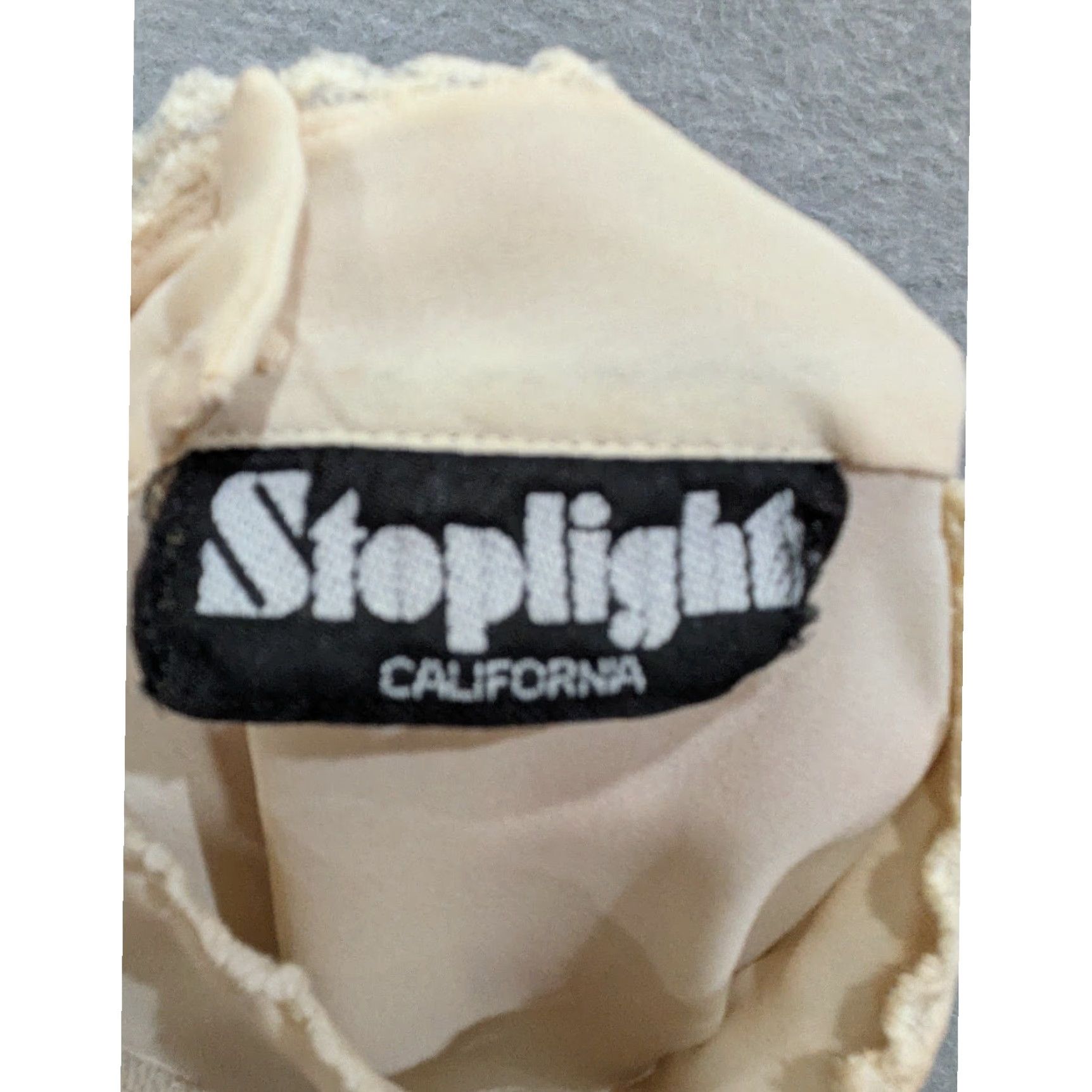 Vintage Stoplight California Blouse Womens Medium Chiffon Mock Neck 3/4 Sleeve Beige Size M / US 6-8 / IT 42-44 - 4 Thumbnail