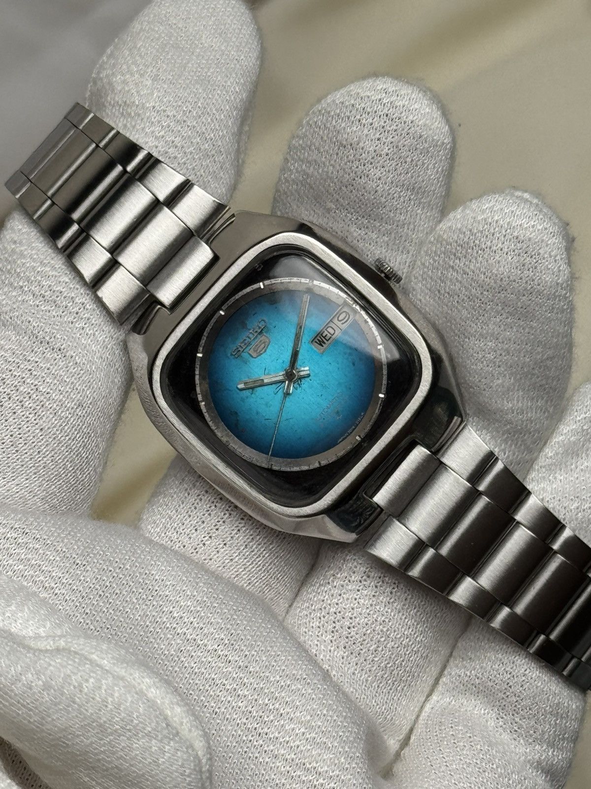 Seiko Seiko 5 Japan Vintage TV Case Blue Fade Dial 21J Automatic Size 36 - 16 Thumbnail