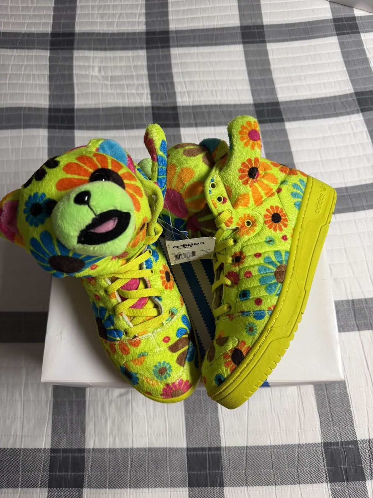 Jeremy Scott Adidas Jeremy Scott Bear Flower Power Size US 9 / EU 42 - 1 Thumbnail