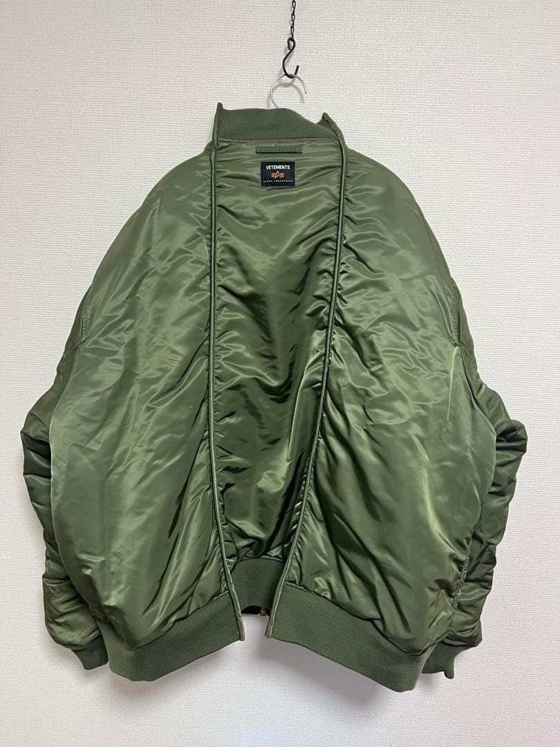 Vetements vetements ss18 Reconstructed Reversible Bomber Size US XS / EU 42 / 0 - 1 Thumbnail
