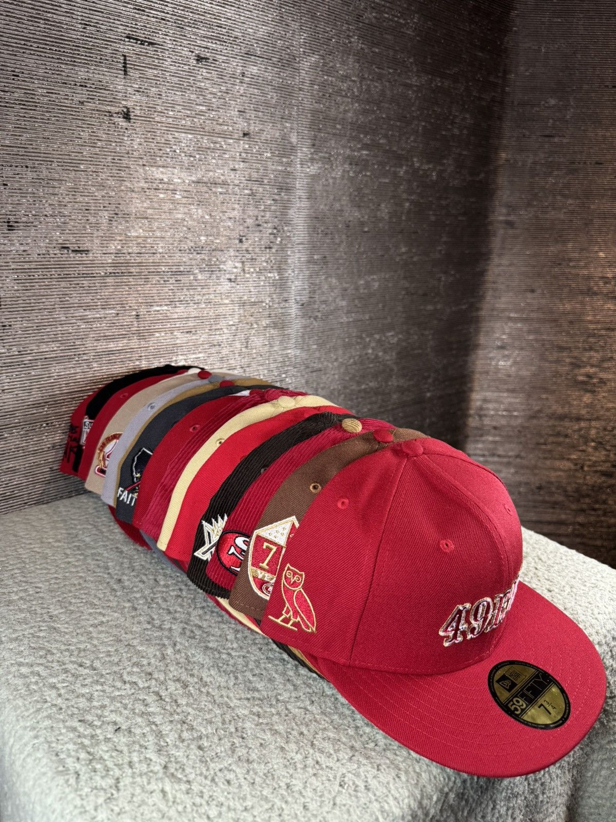 (16) San Francisco 49ers Fitted Caps