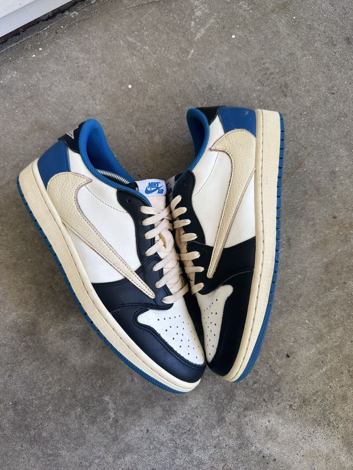 Air Jordan Retro Low Travis Scott Fragment Design size
