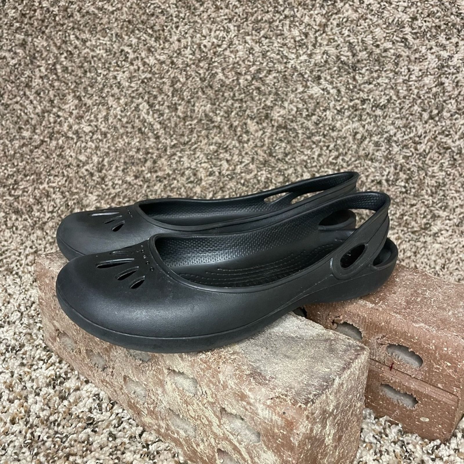 Crocs Crocs Womens Kadee Black Slip On Slingback Flats Sz 6 Ballet Size US 6 / IT 36 - 1 Thumbnail
