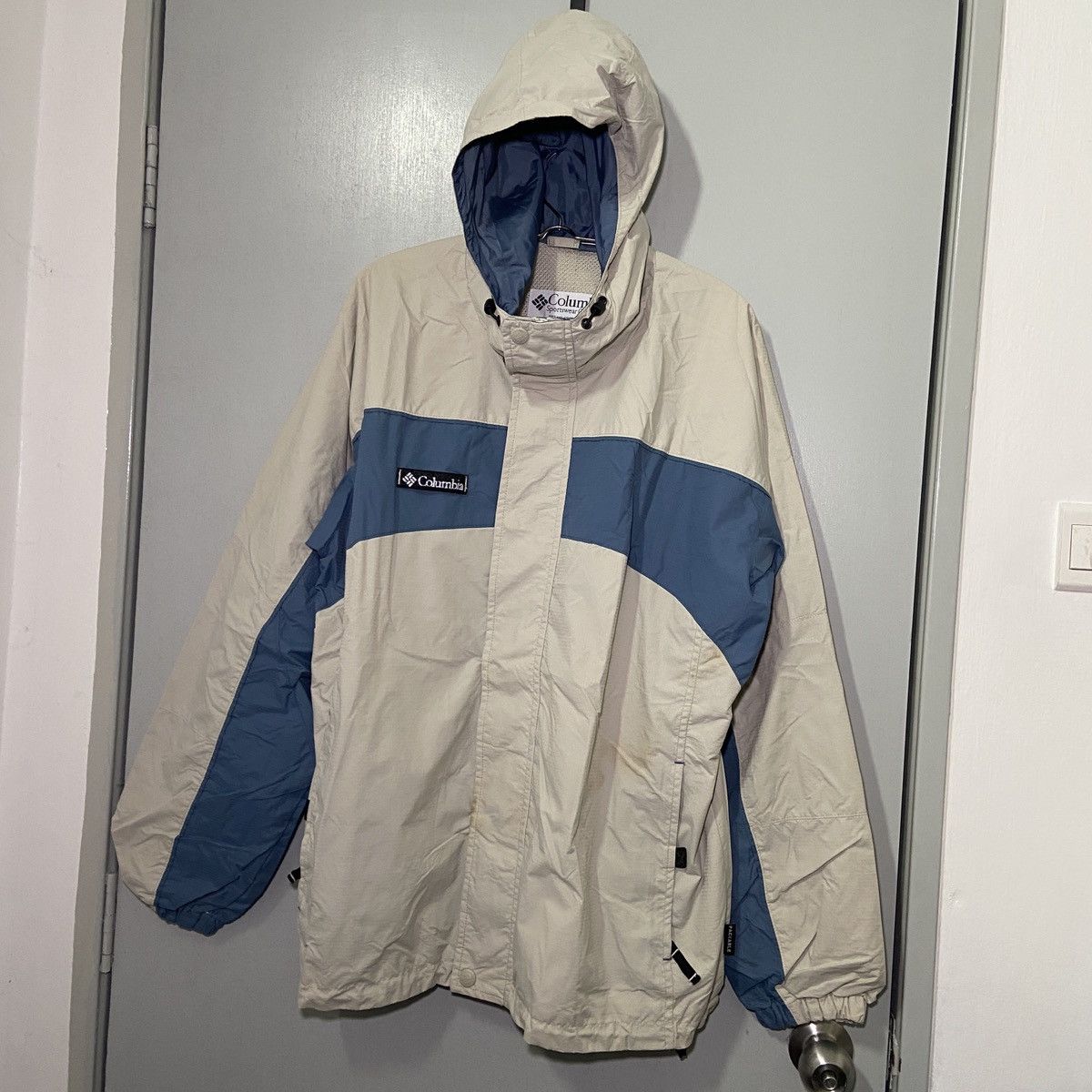 Columbia × Vintage Vintage Columbia Sportswear Beige / Grey Light Jacket L Size US L / EU 52-54 / 3 - 1 Thumbnail