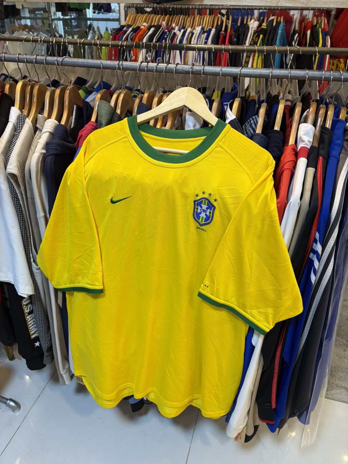 Nike Vinrtage 2000-2002BrazilConfederationFootballHomeKitRONALDO9 Size US XL / EU 56 / 4 - 2 Thumbnail