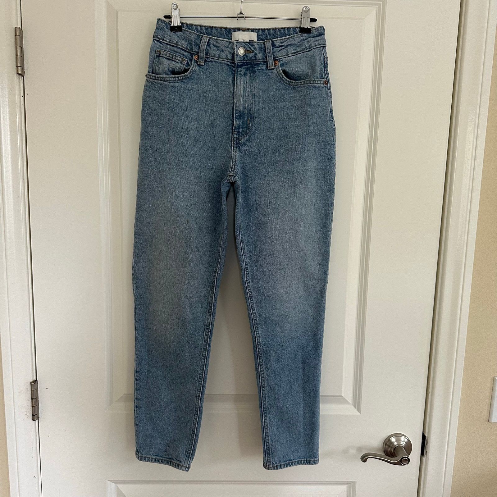 H&M H&M High Rise Mom Ankle Jeans Light Wash 28x26 Size 28" / US 6 / IT 42 - 1 Thumbnail