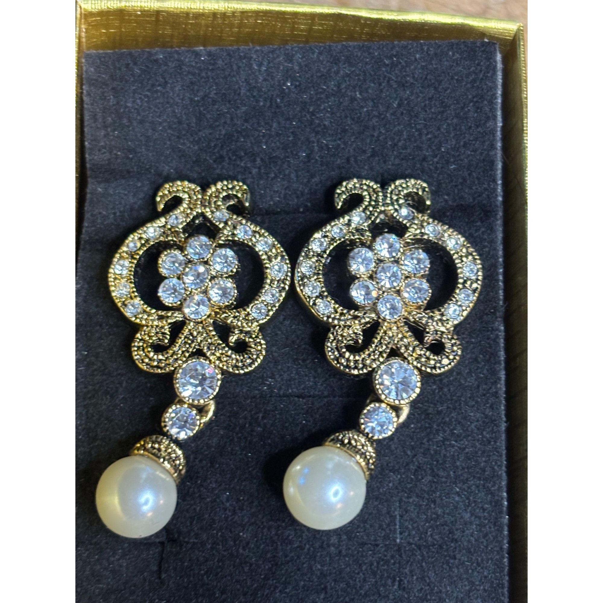 Other Gold Tone Crystal Pearl Dangle Earrings Size ONE SIZE - 5 Thumbnail